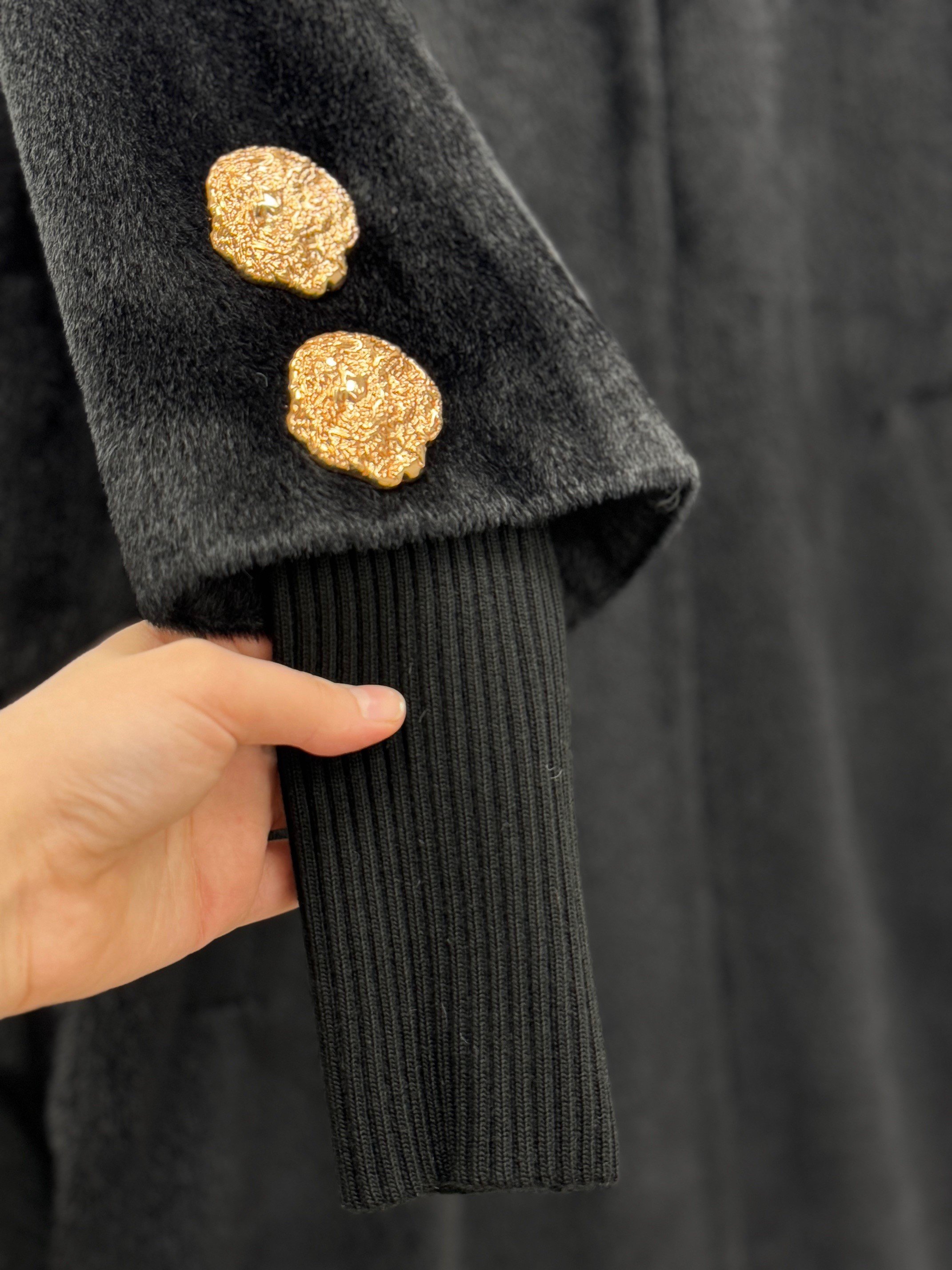 Cameva Kolları Büyük Düğmeli ve Lastikli Çift Cepli Uzun Kaban-BR7958 Siyah