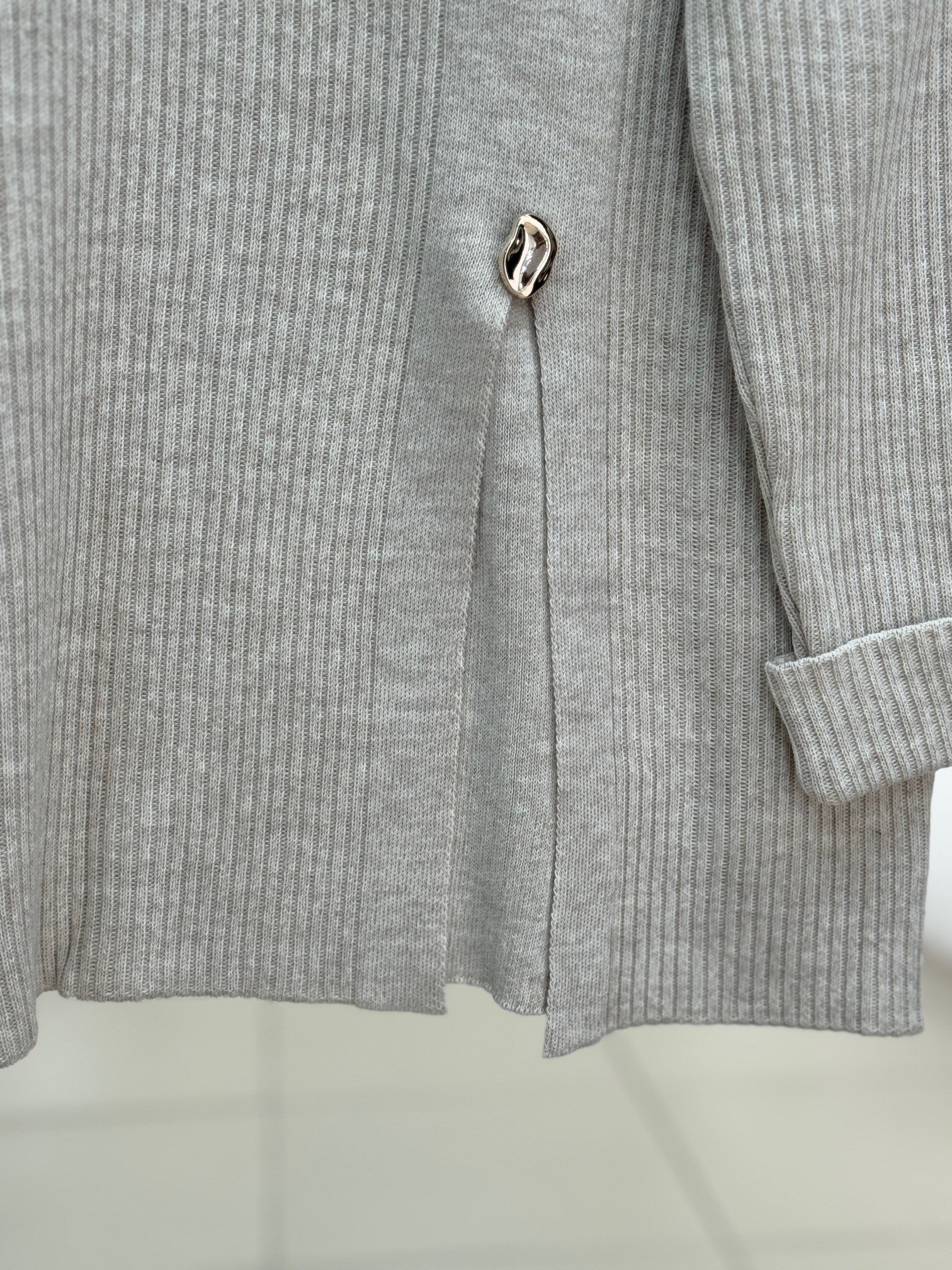 Celuna Kol Ucu Ve Önü Düğmeli Yırtmaçlı Triko Tunik-KR5005 Taş