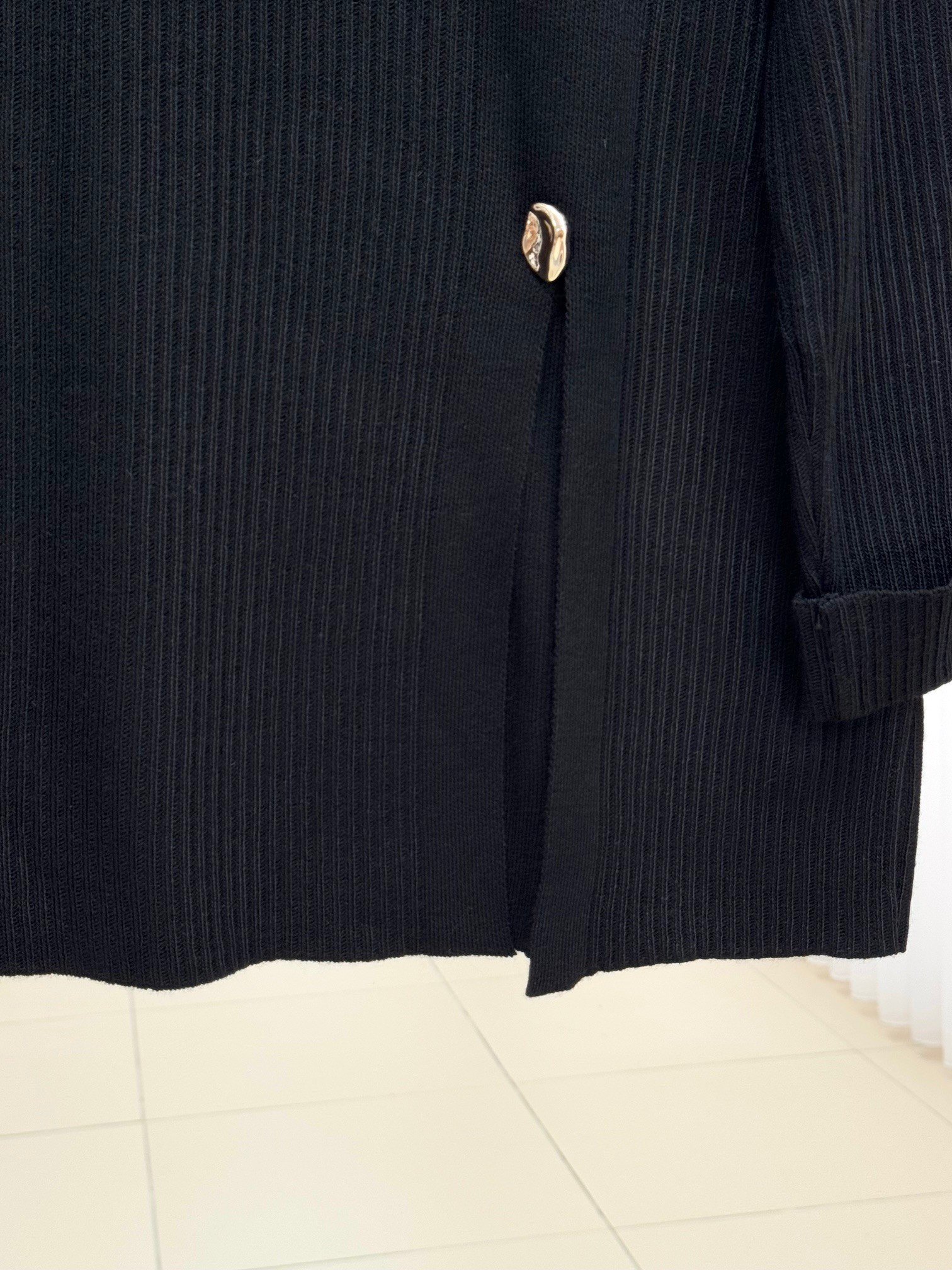 Celuna Kol Ucu Ve Önü Düğmeli Yırtmaçlı Triko Tunik-KR5005 Siyah