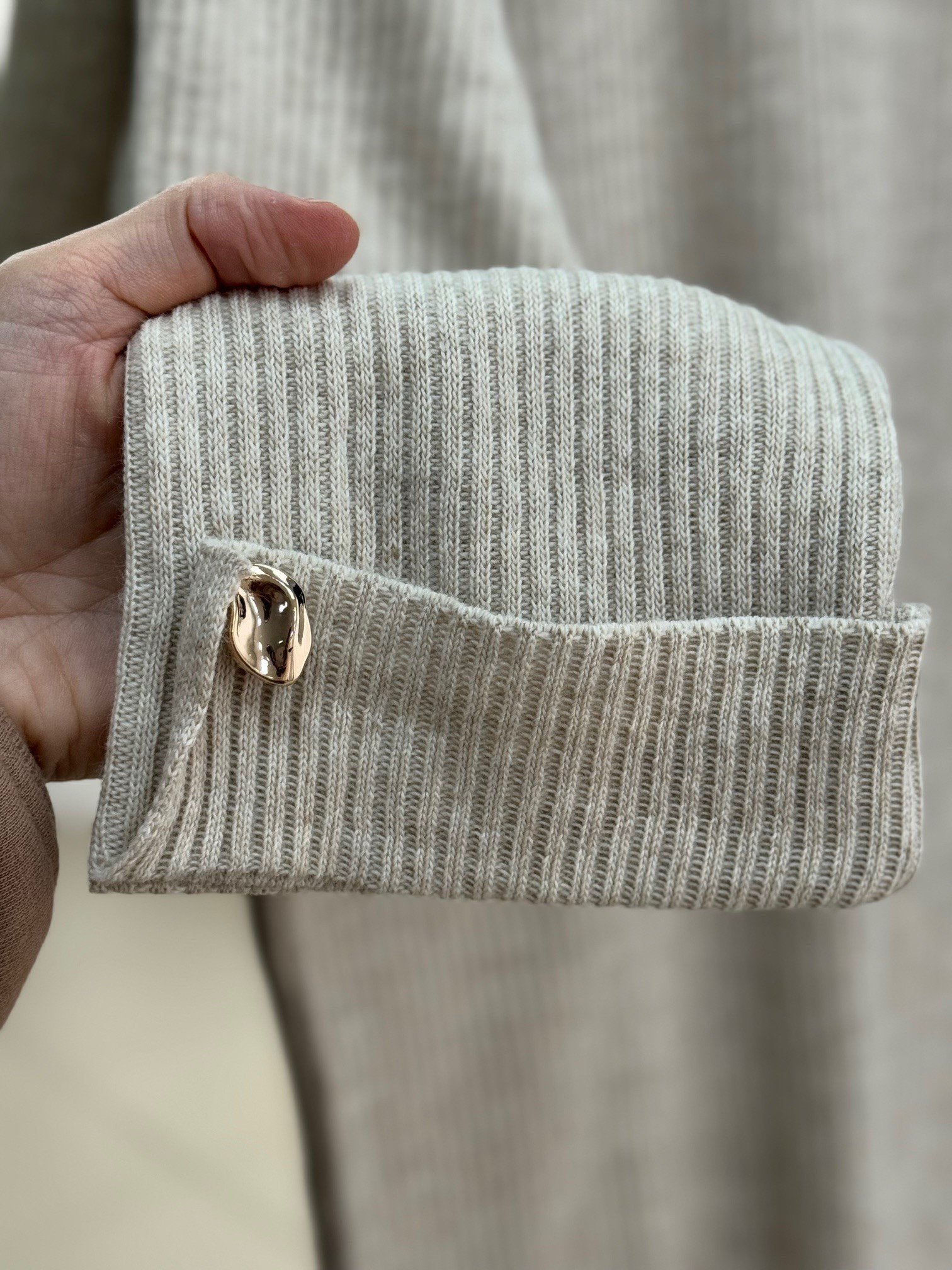 Celuna Kol Ucu Ve Önü Düğmeli Yırtmaçlı Triko Tunik-KR5005 Taş