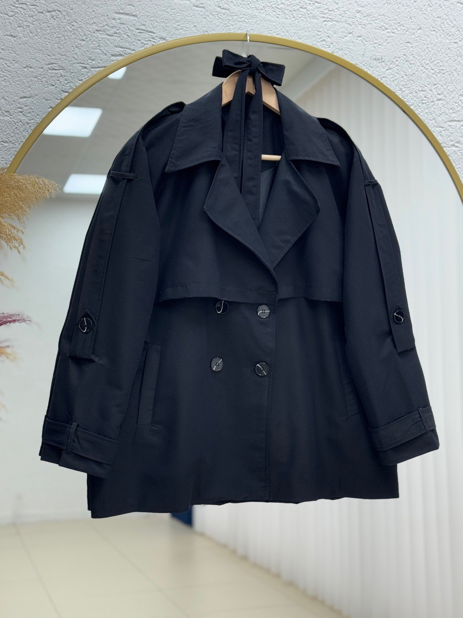 Daria Kol Ucu Kemerli Kapaklı Astarlı Kısa Trenç-KN5522 Siyah