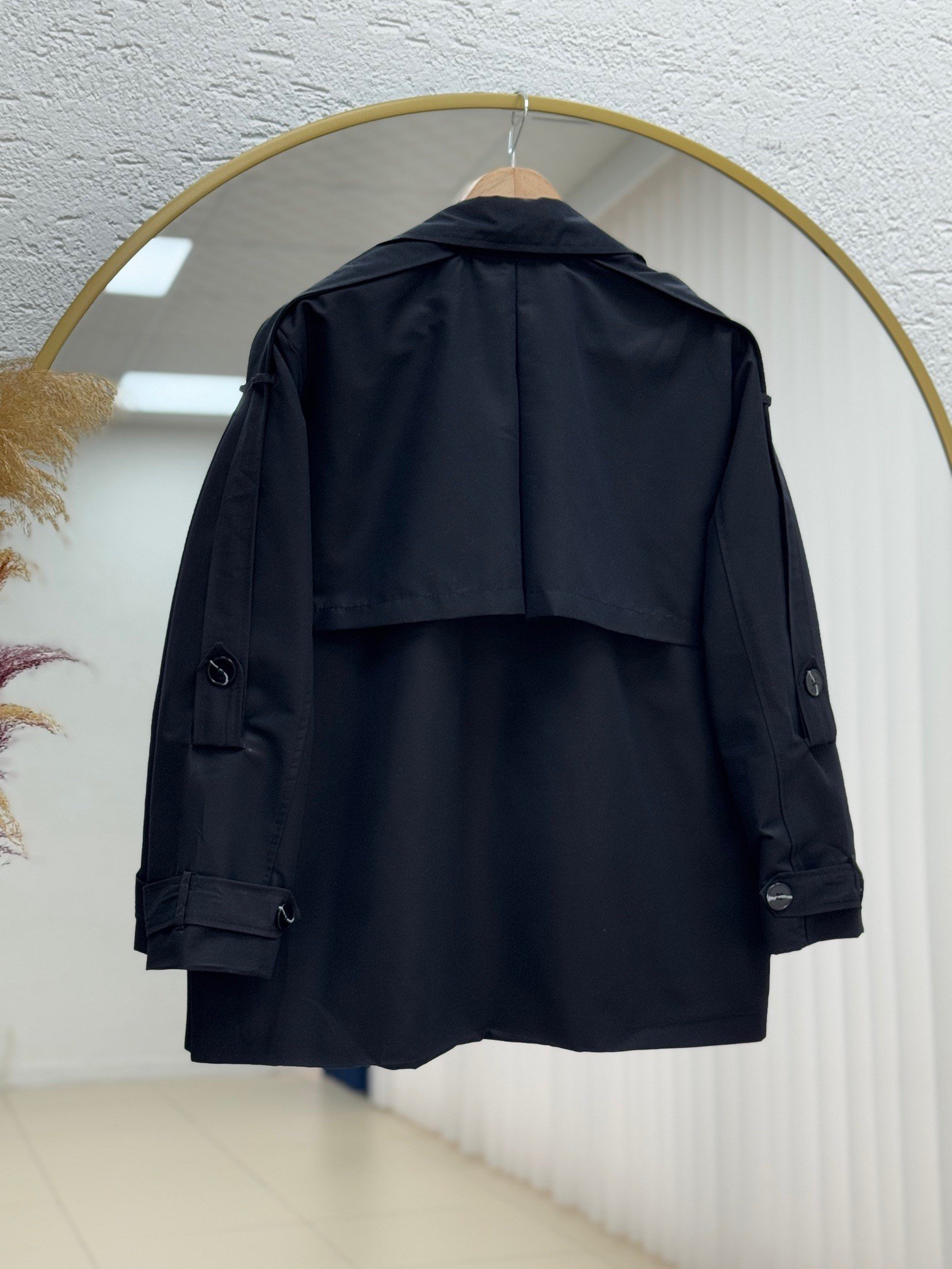 Daria Kol Ucu Kemerli Kapaklı Astarlı Kısa Trenç-KN5522 Siyah