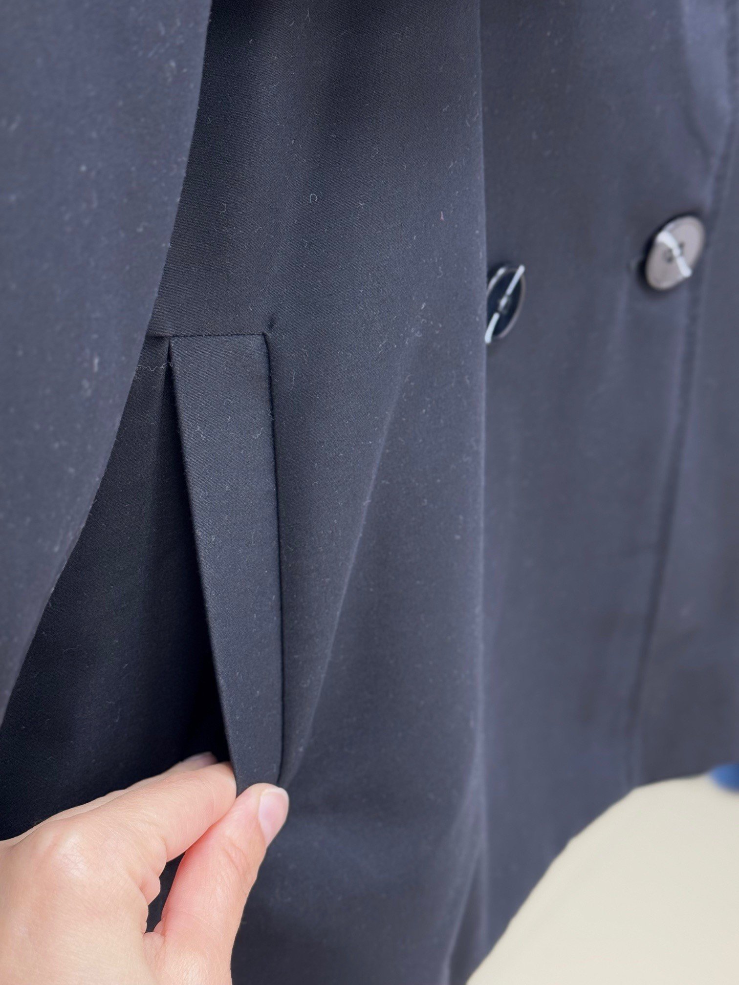 Daria Kol Ucu Kemerli Kapaklı Astarlı Kısa Trenç-KN5522 Siyah