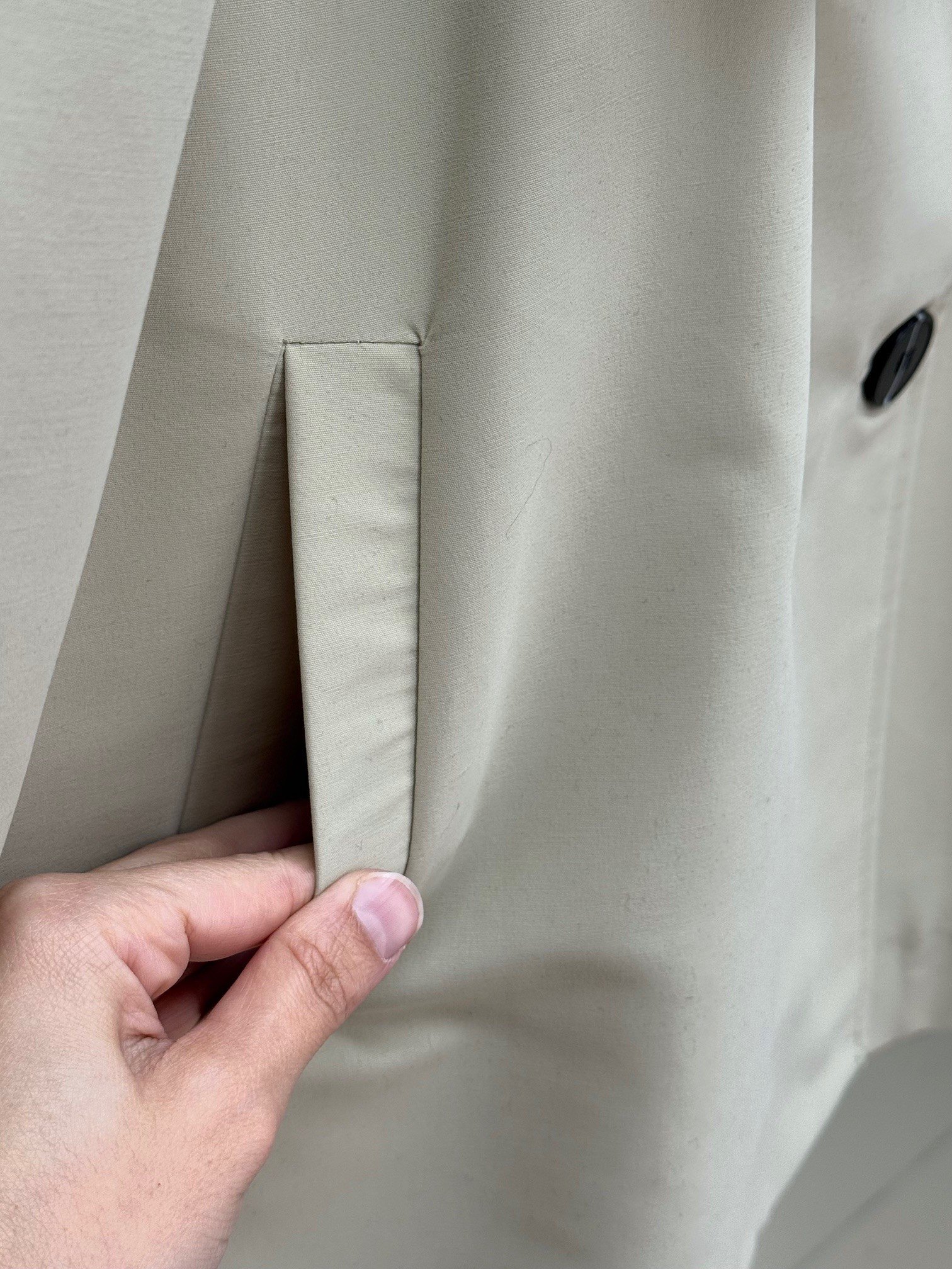 Daria Kol Ucu Kemerli Kapaklı Astarlı Kısa Trenç-KN5522 Taş