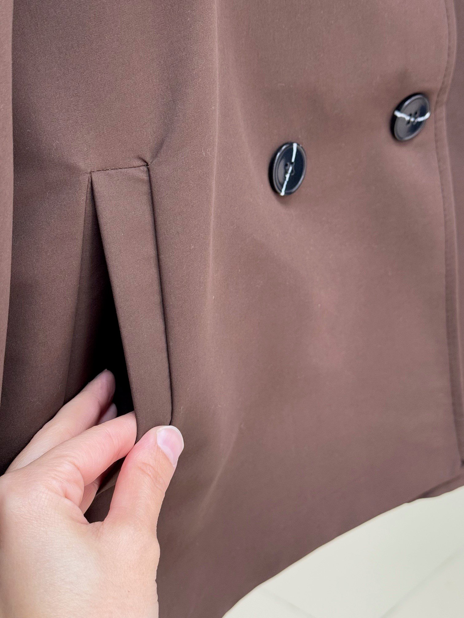 Daria Kol Ucu Kemerli Kapaklı Astarlı Kısa Trenç-KN5522 Kahve