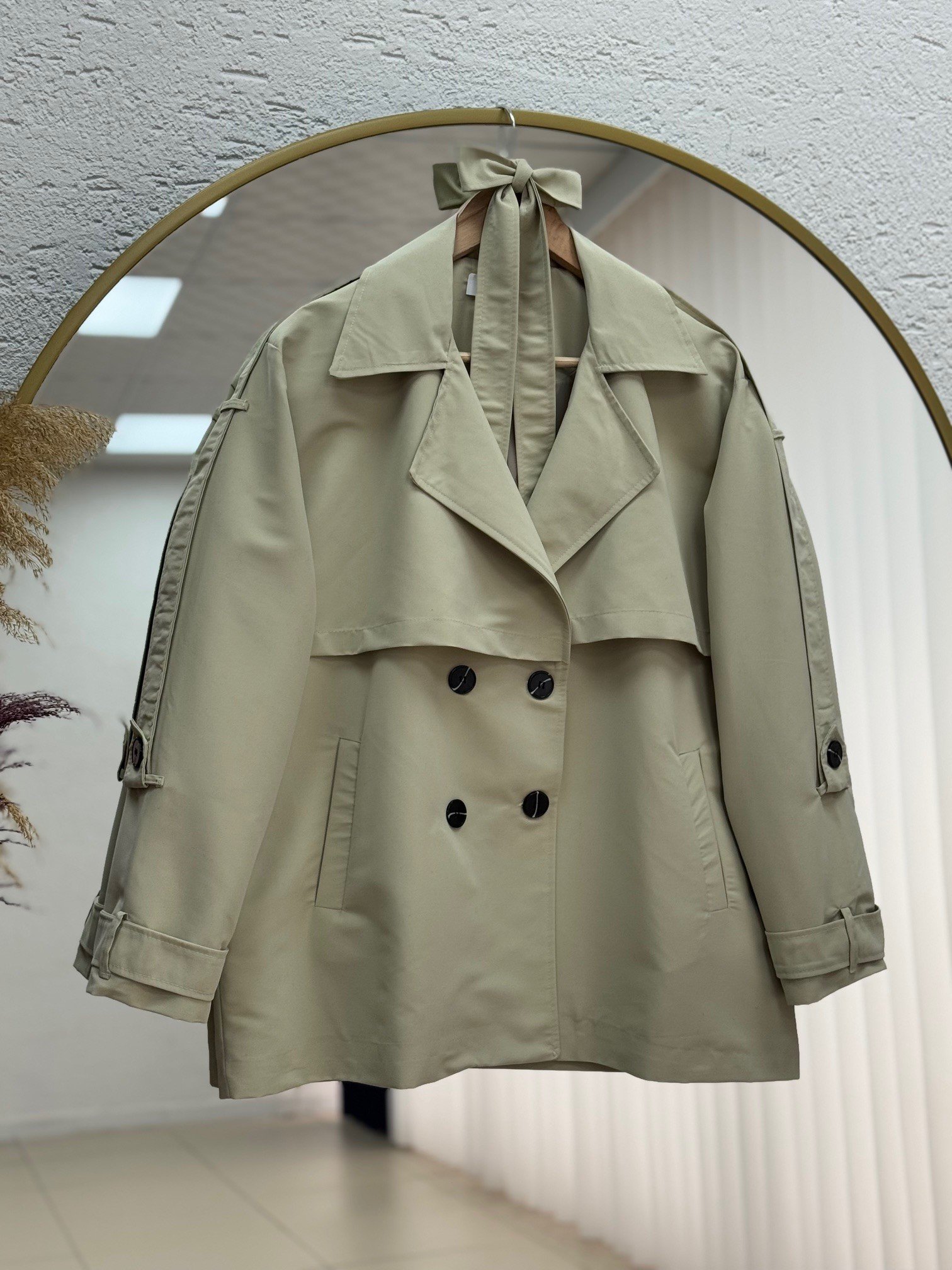 Daria Kol Ucu Kemerli Kapaklı Astarlı Kısa Trenç-KN5522 Taş