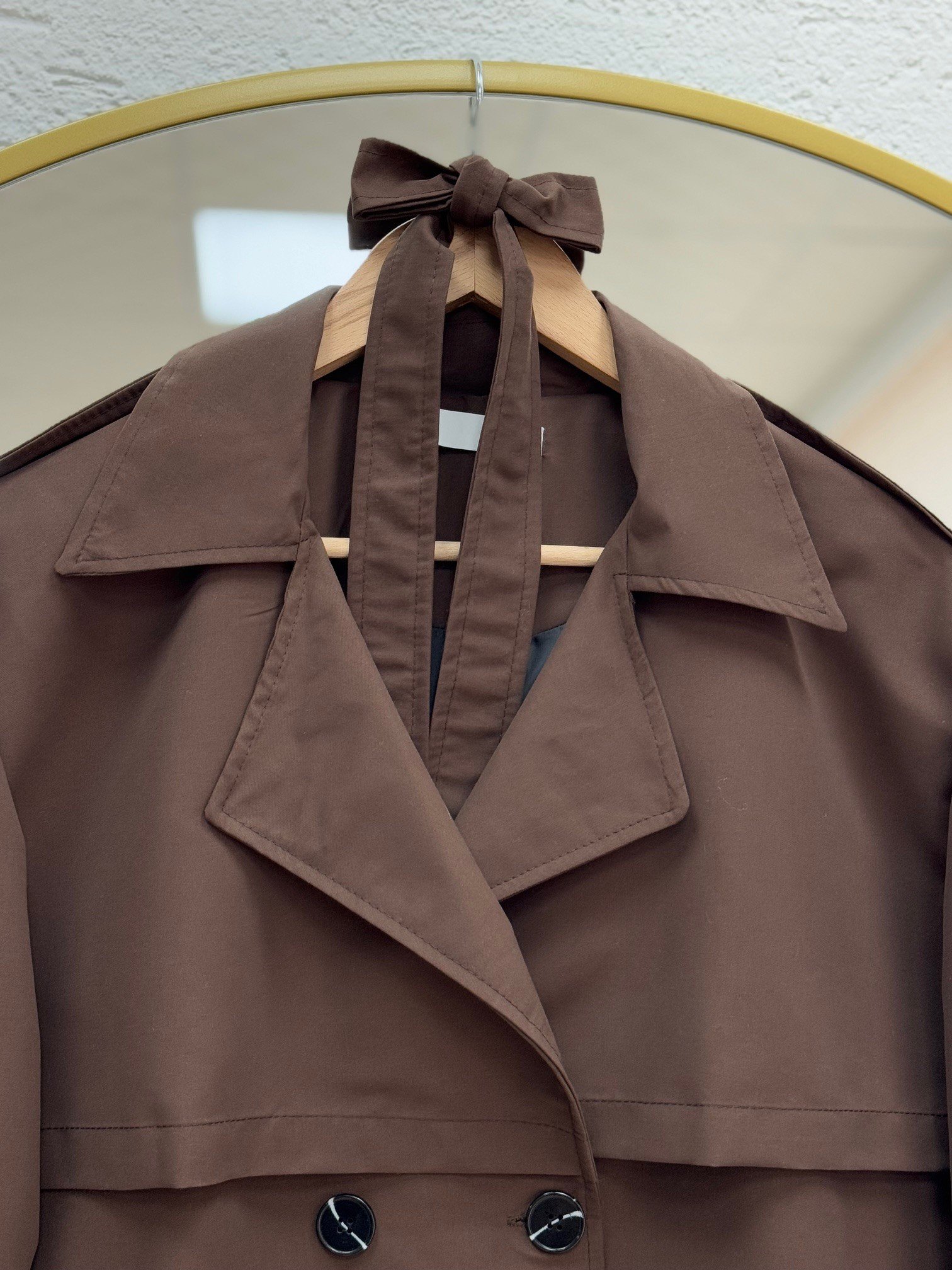 Daria Kol Ucu Kemerli Kapaklı Astarlı Kısa Trenç-KN5522 Kahve