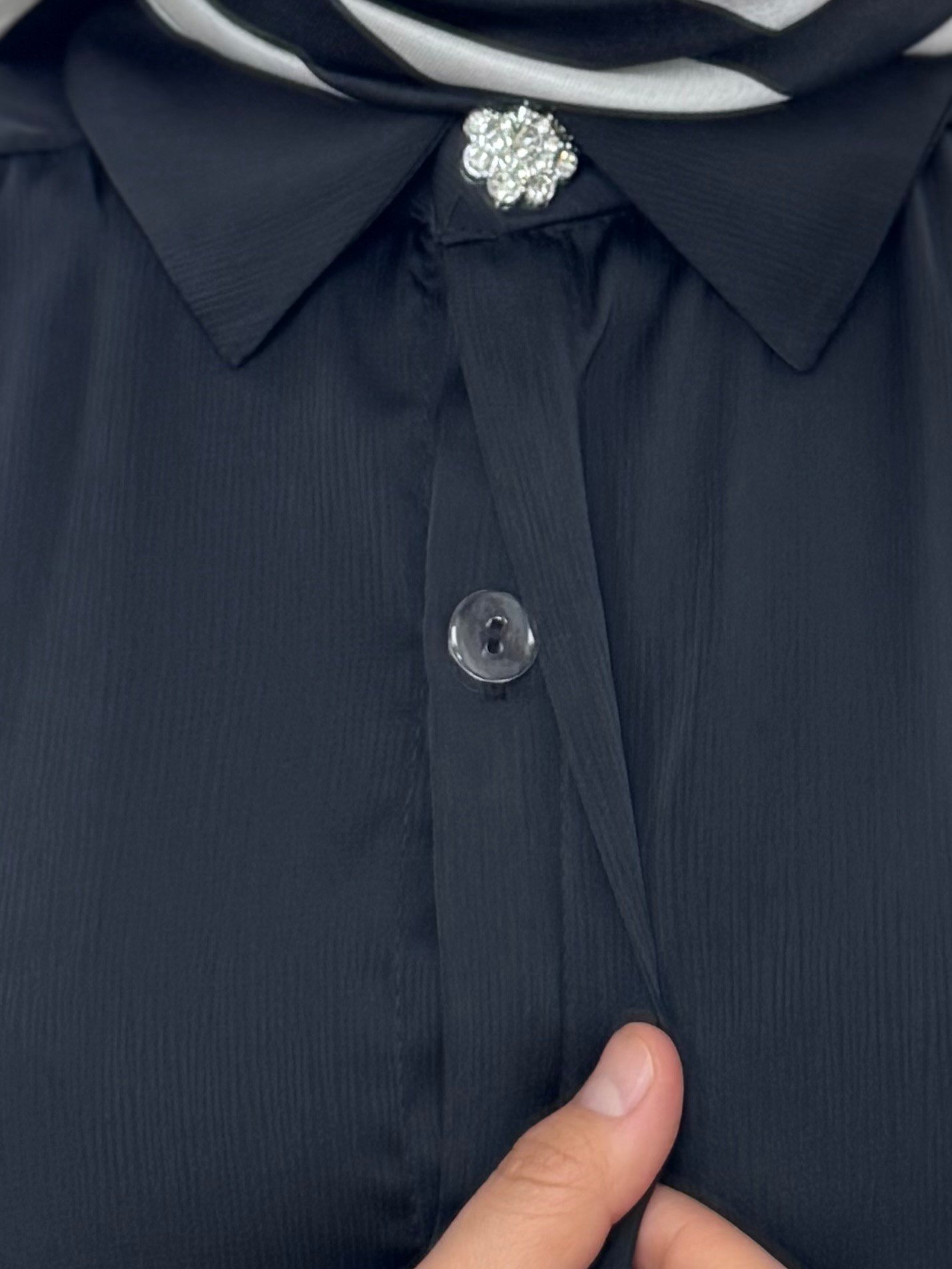 Dina Omuz ve Kol Büzgülü Saten Gömlek-EK-Z-37-2 Siyah