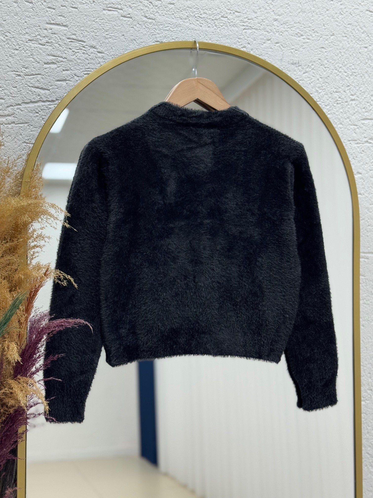 Feruna Papatya Düğmeli Tüylü Peluş Mini Hırka-Zİ5559 Siyah