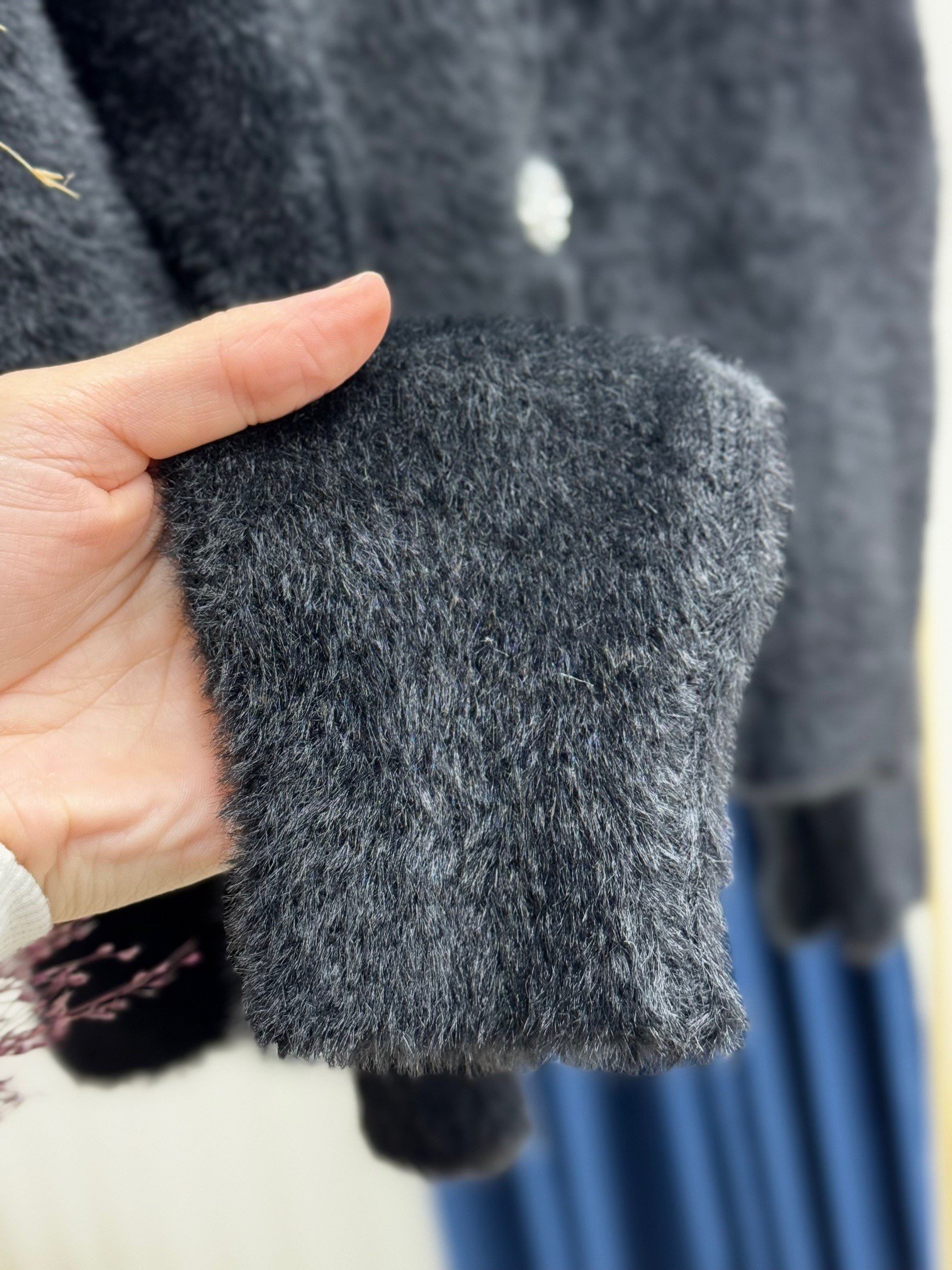 Feruna Papatya Düğmeli Tüylü Peluş Mini Hırka-Zİ5559 Siyah