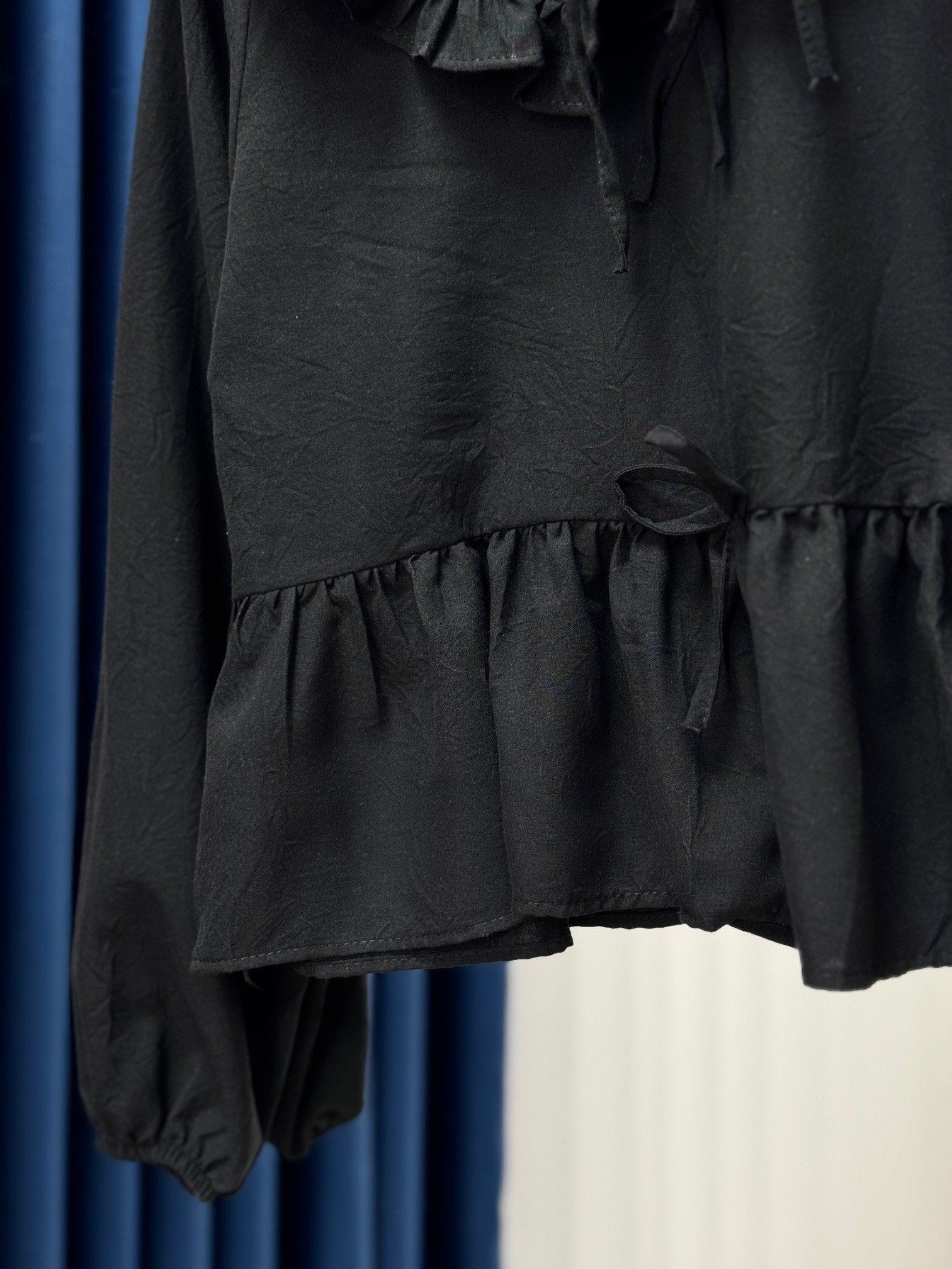 Lunisa Yaka Fırfırlı Bağcıklı Kat Detaylı Gömlek-TN068 Siyah