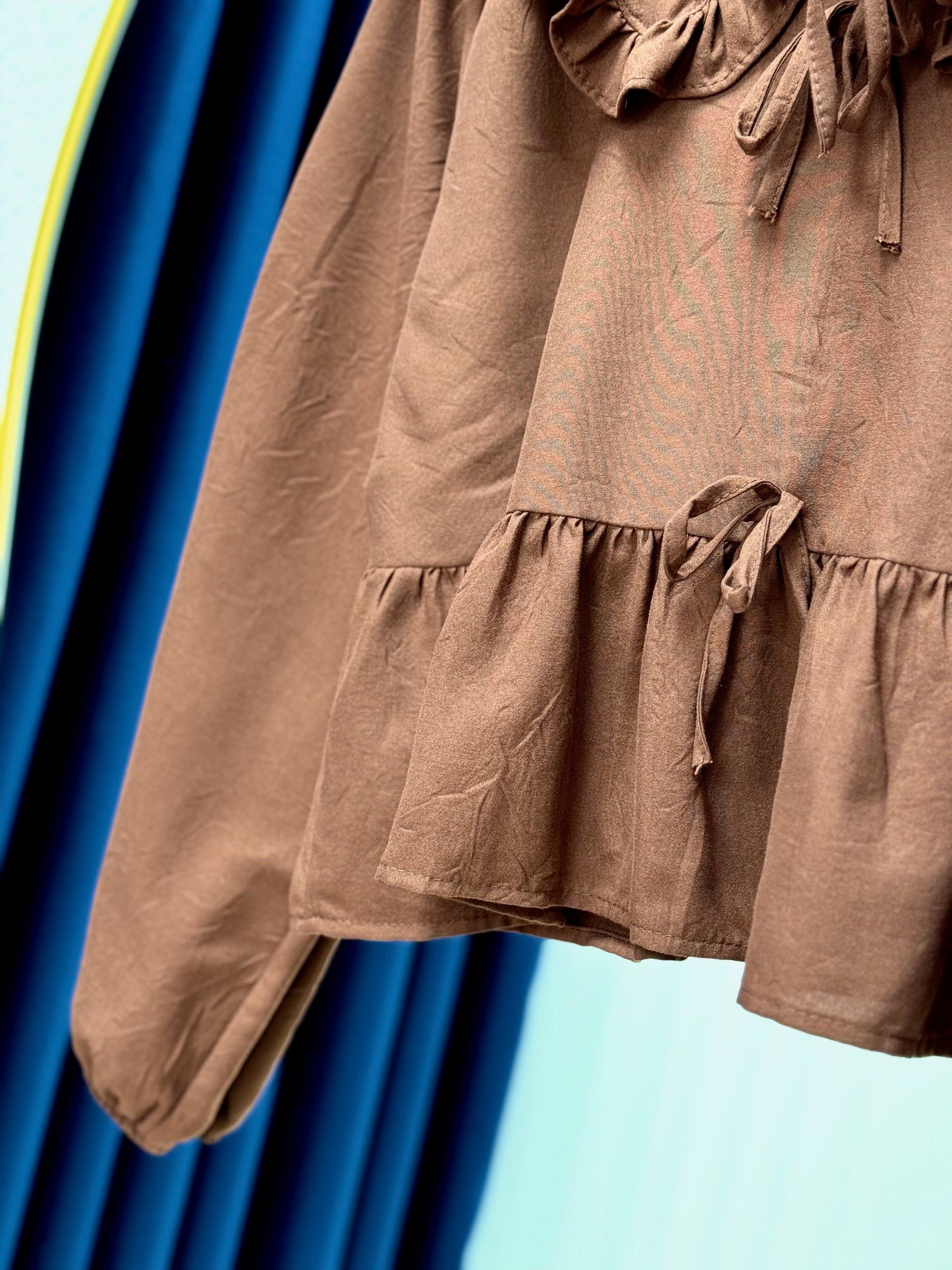 Lunisa Yaka Fırfırlı Bağcıklı Kat Detaylı Gömlek-TN068 Kahve