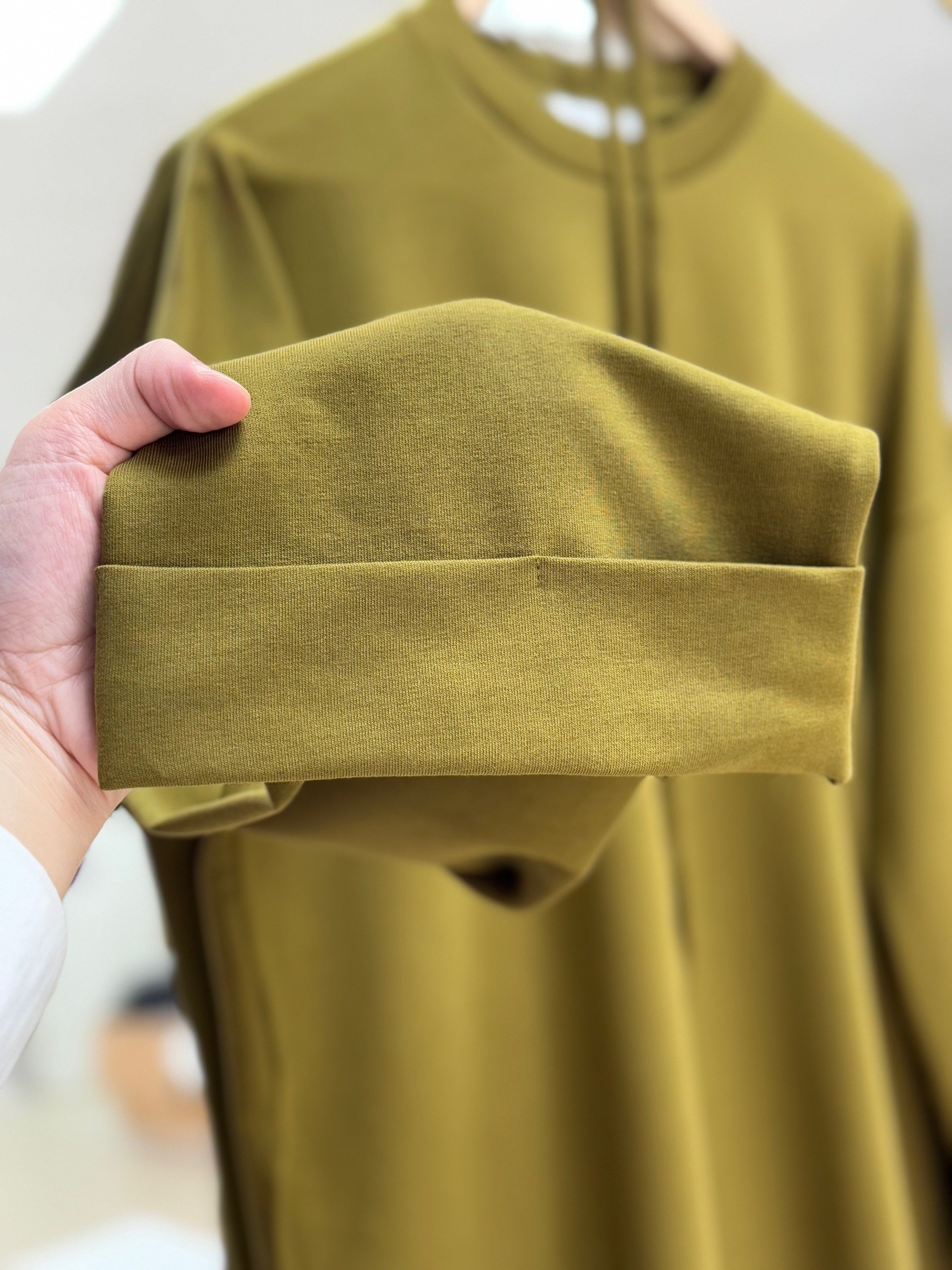 Rukiye Dikiş Detaylı Yırtmaçlı Sweatshirt-EU2755 Yağ Yeşili