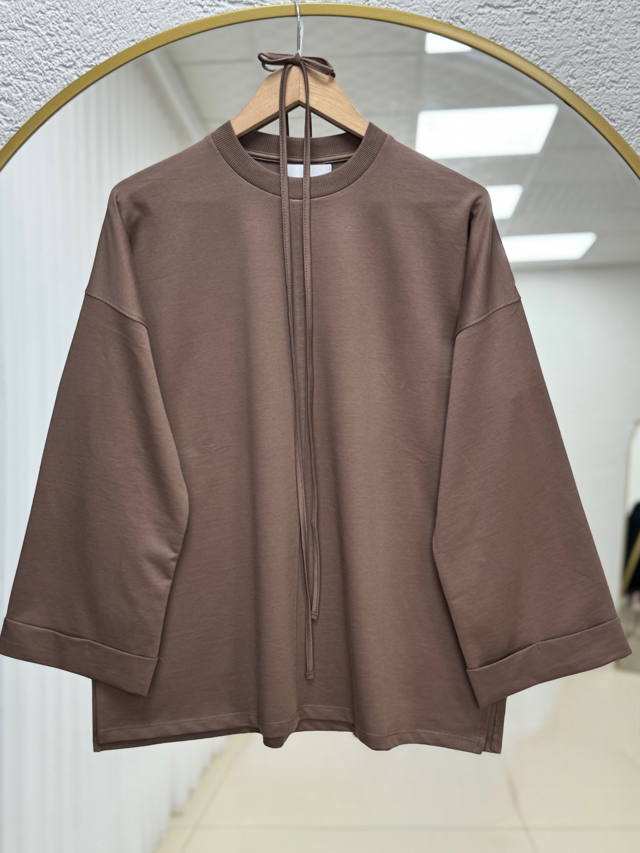 Rukiye Dikiş Detaylı Yırtmaçlı Sweatshirt-EU2755 Toprak
