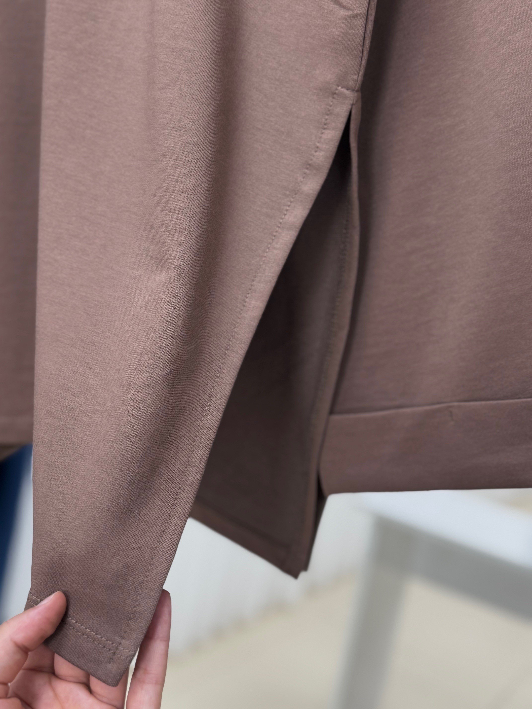 Rukiye Dikiş Detaylı Yırtmaçlı Sweatshirt-EU2755 Toprak