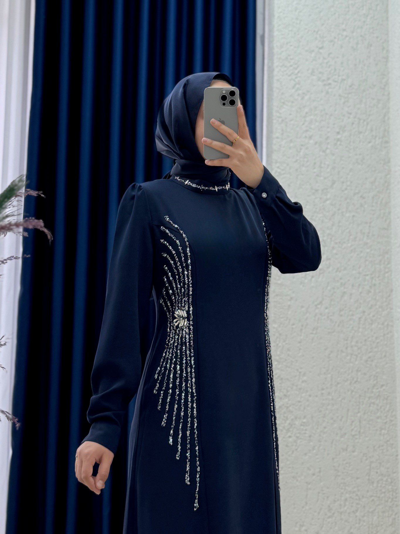 Sanora Yanları ve Boynu Taş İşlemeli Krep Elbise-GE1040 Lacivert