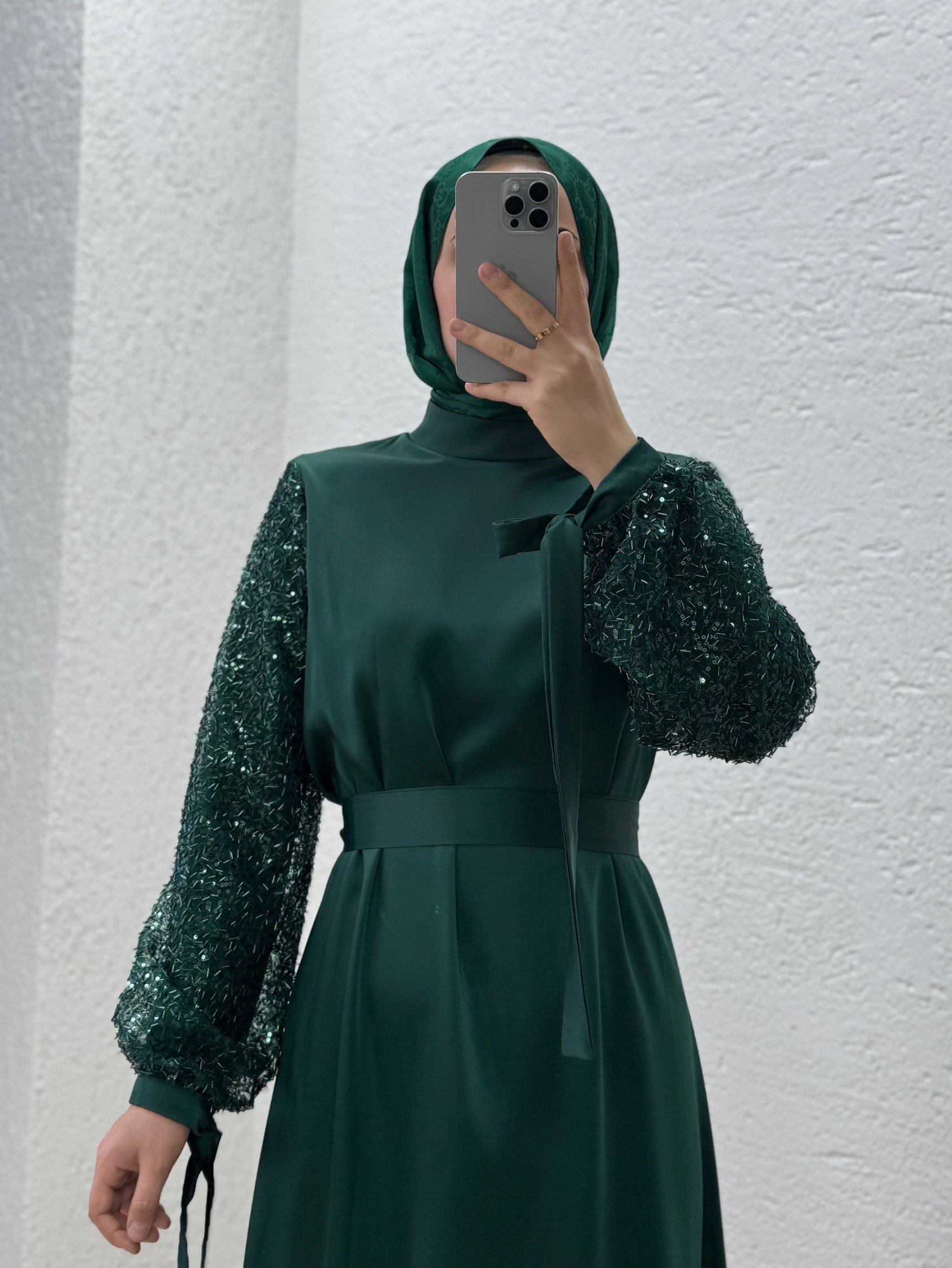 Serique Kolu Pul ve Tül Detaylı Saten Elbise-PA9565 Zümrüt Yeşili