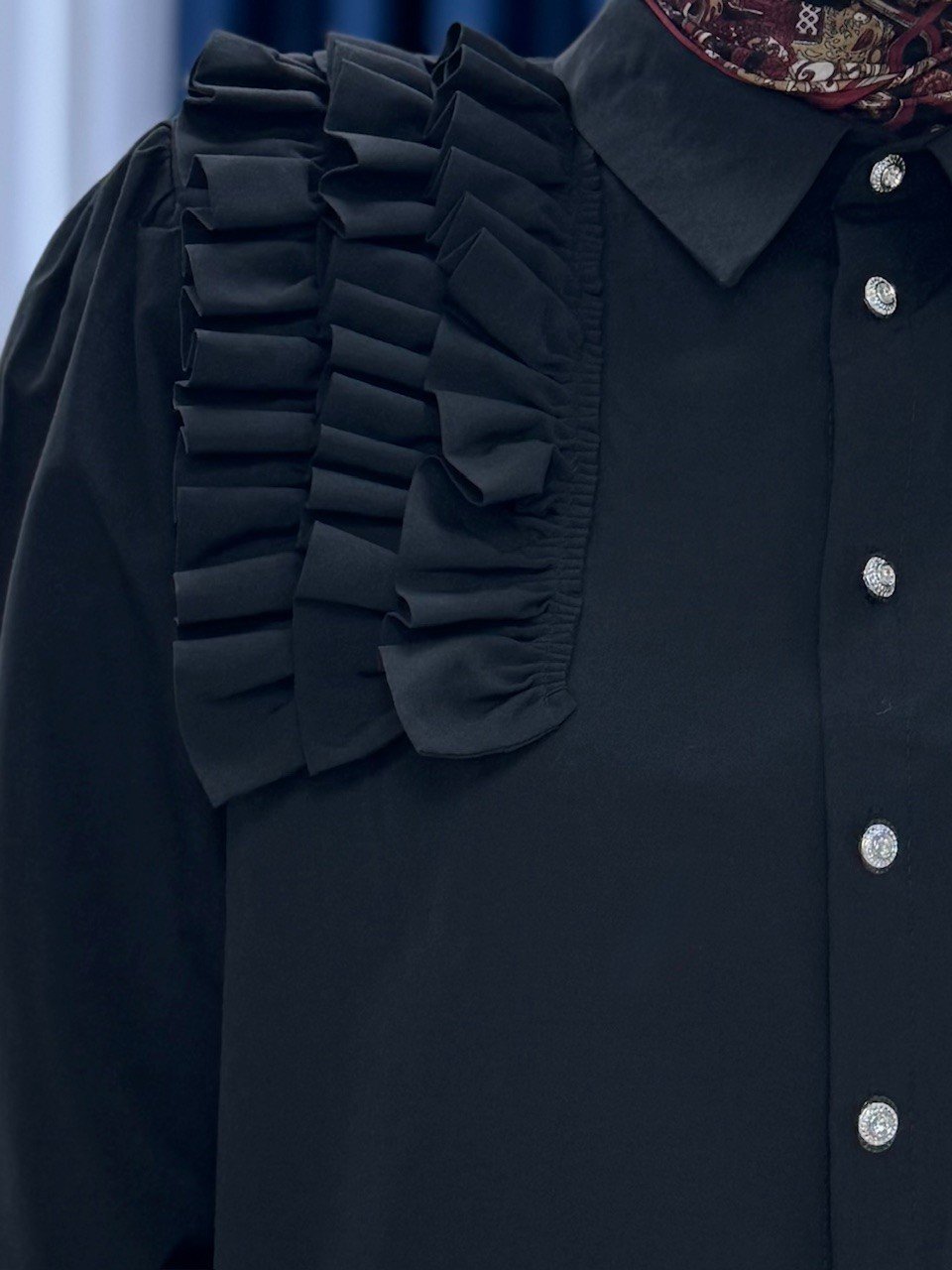 Soretta Sol Omuzu Fırfırlı Kısa Gömlek-BN4214 Siyah