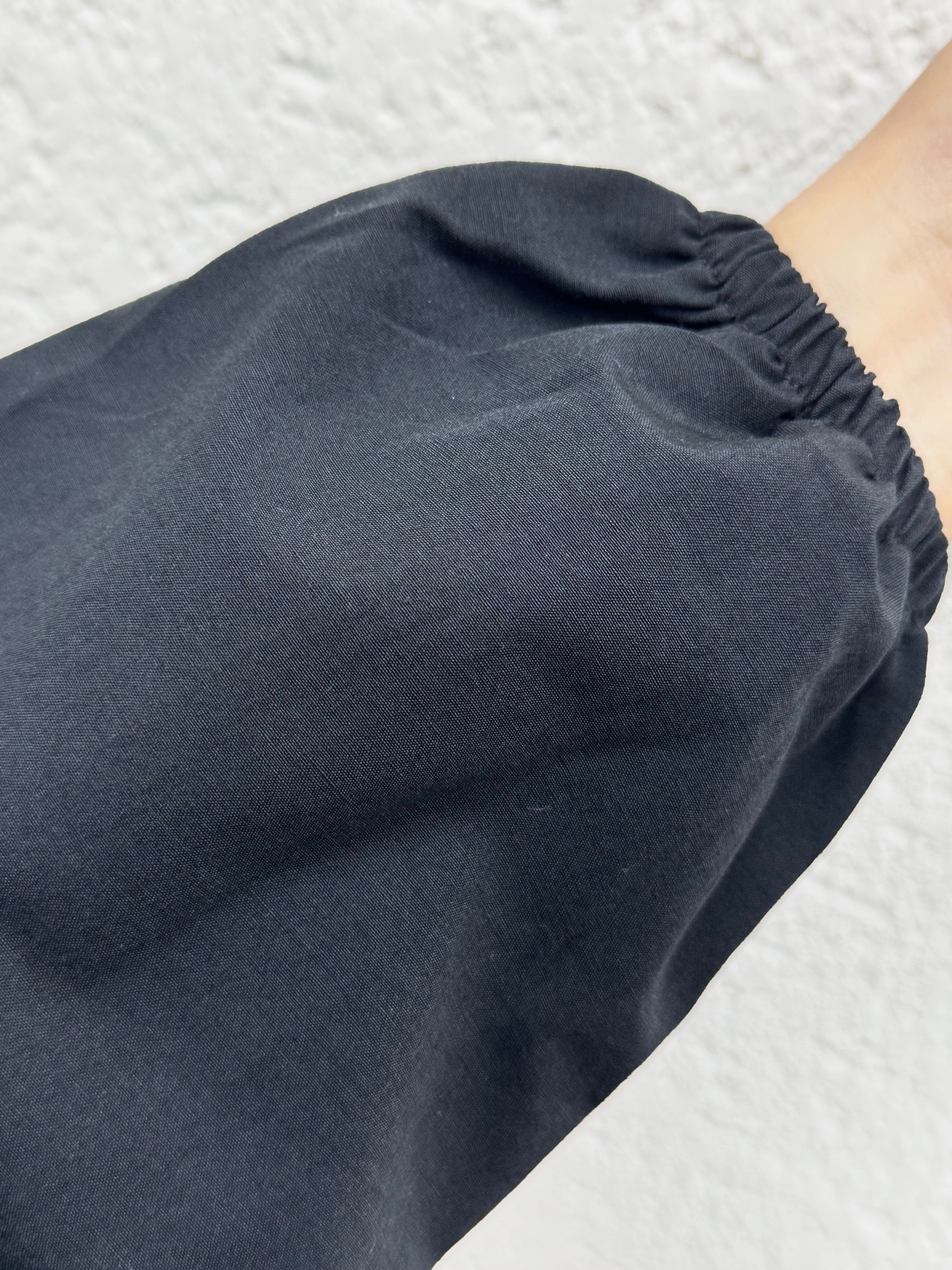 Soretta Sol Omuzu Fırfırlı Kısa Gömlek-BN4214 Siyah