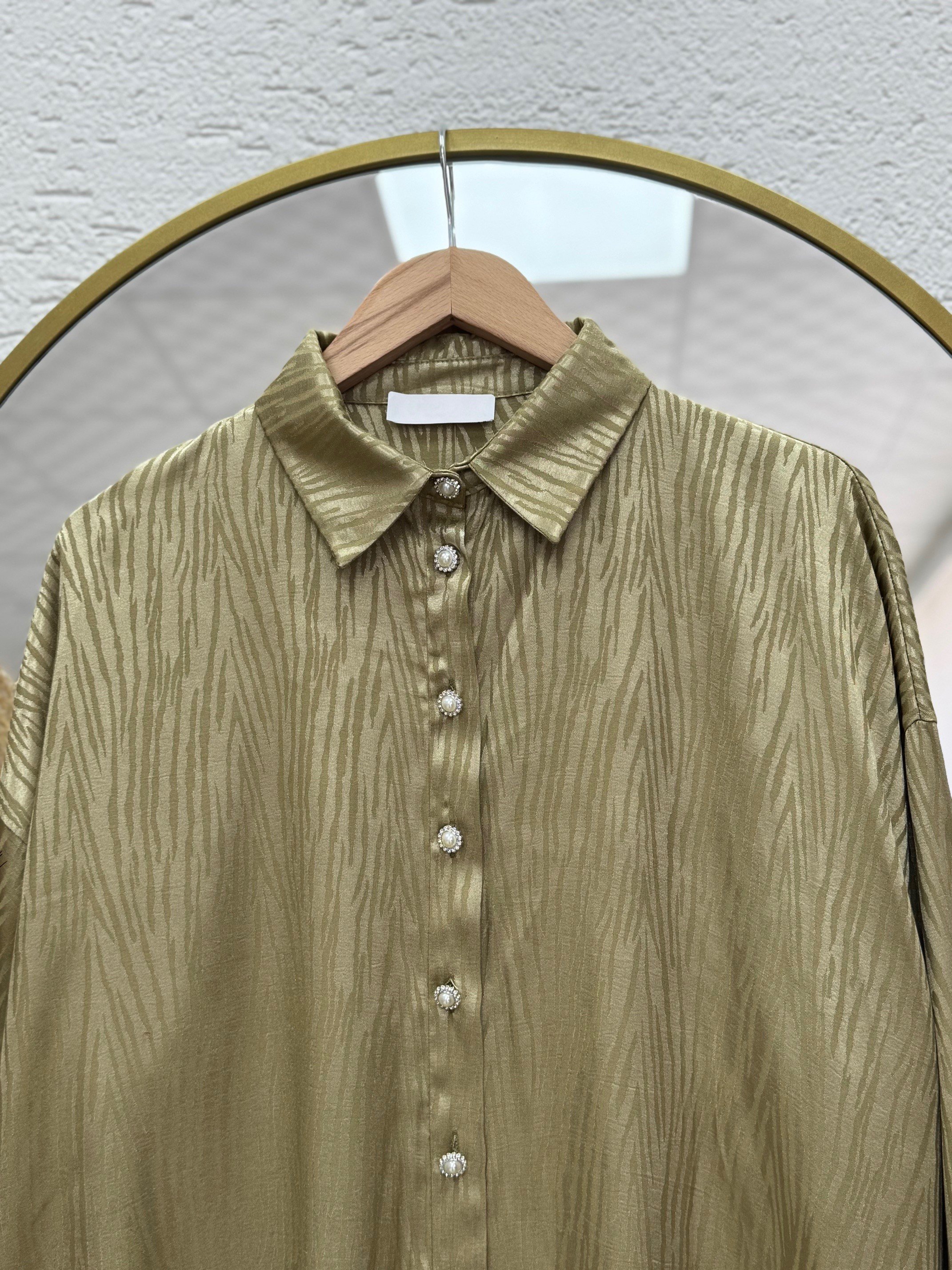 Tesettür Kadın Kendinden Desenli Jakar Gömlek-EL1600 Yağ Yeşili