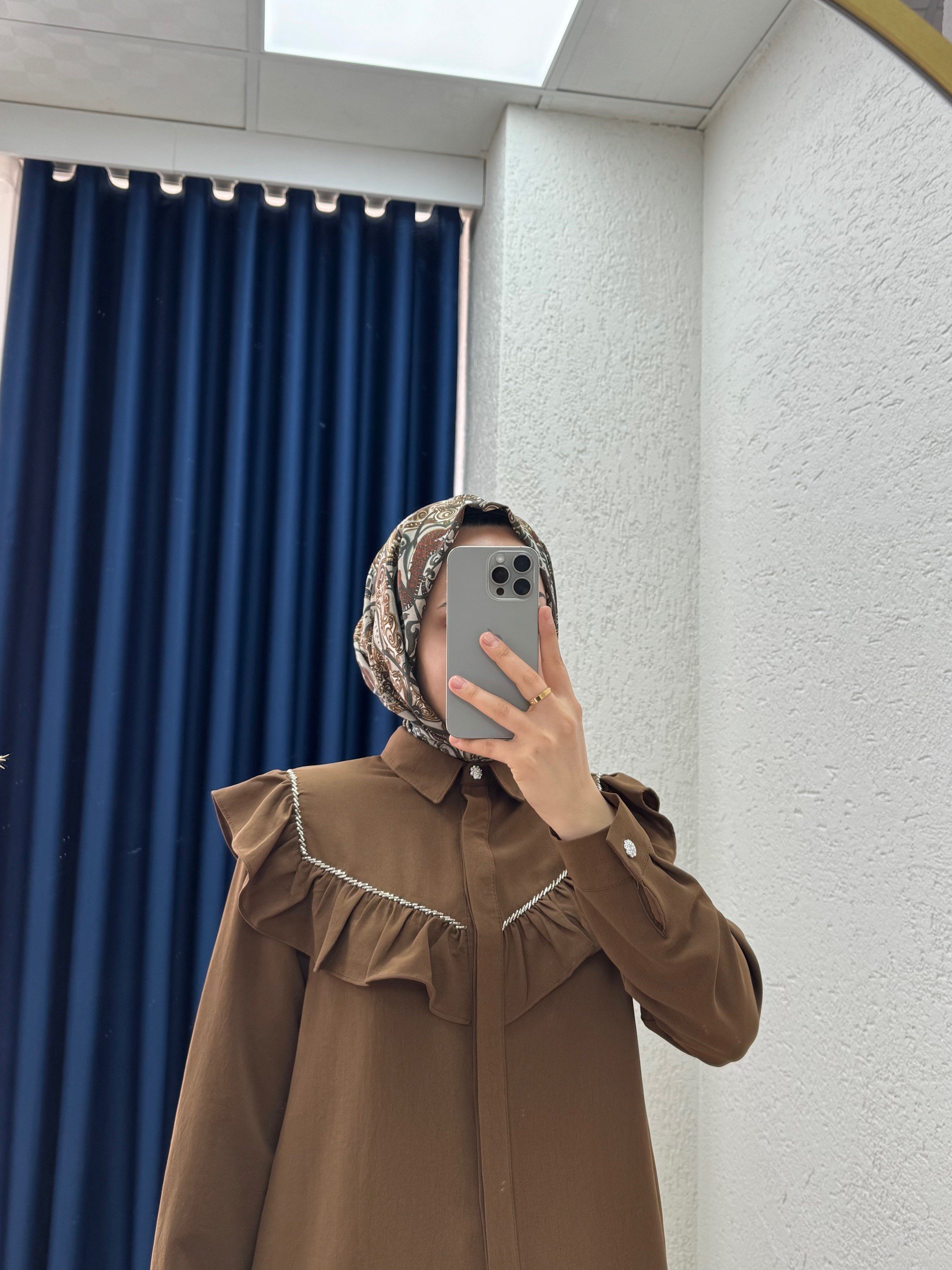 Yeşim Önü ve Arkası Fırfırlı Gömlek-EL1230 Kahve