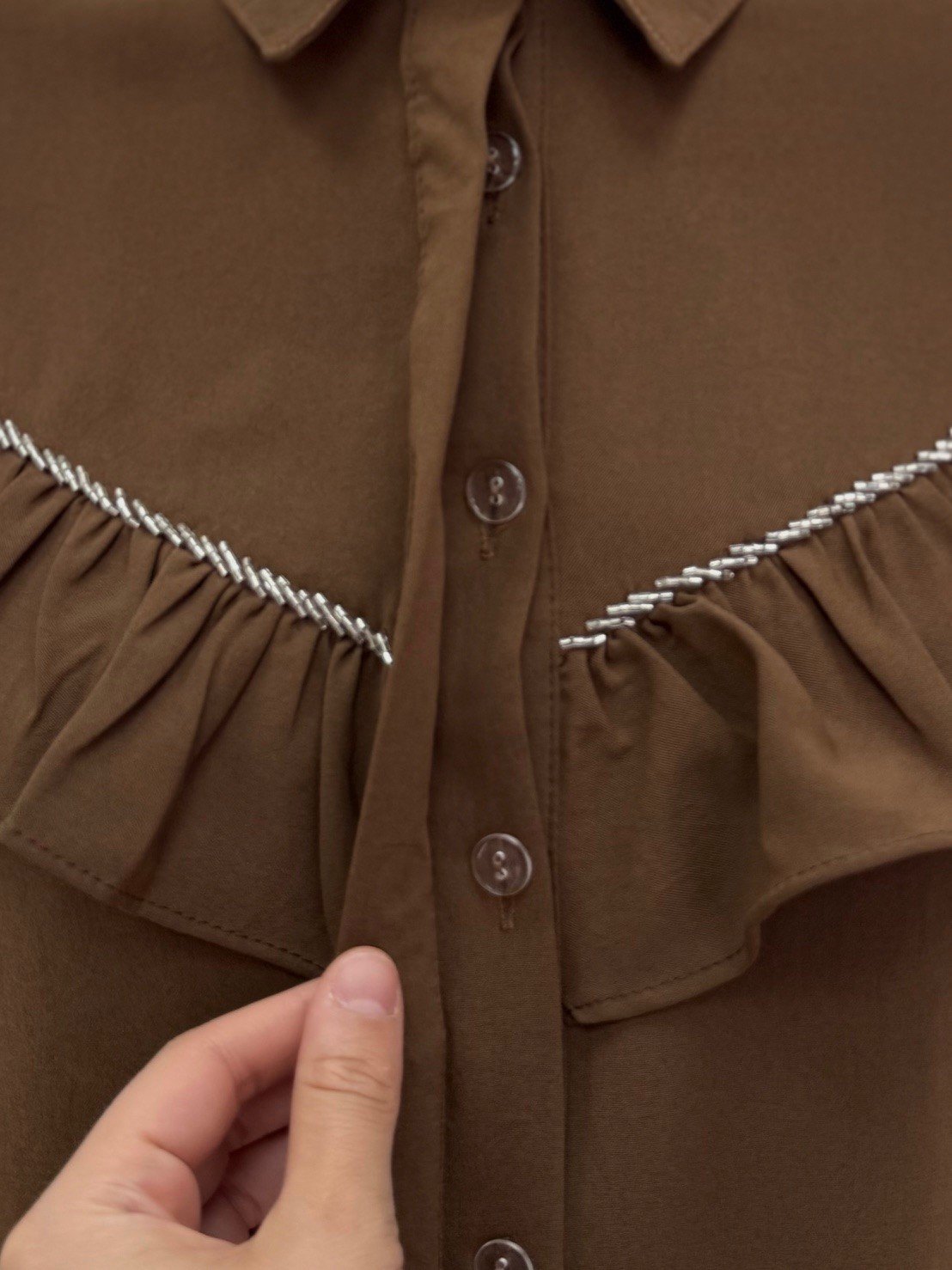 Yeşim Önü ve Arkası Fırfırlı Gömlek-EL1230 Kahve