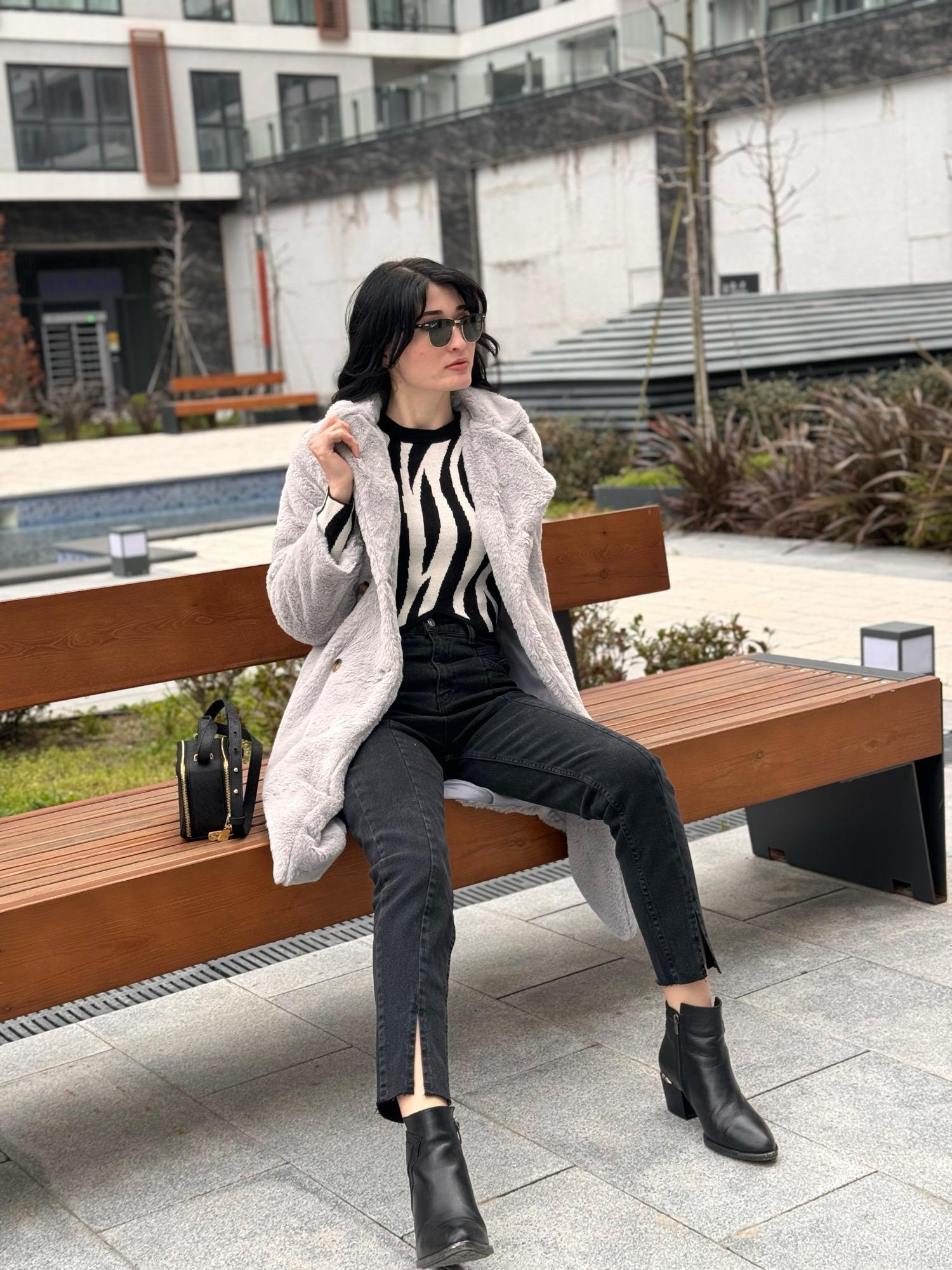 Gri Düğmeli Uzun Oversize Peluş Manto