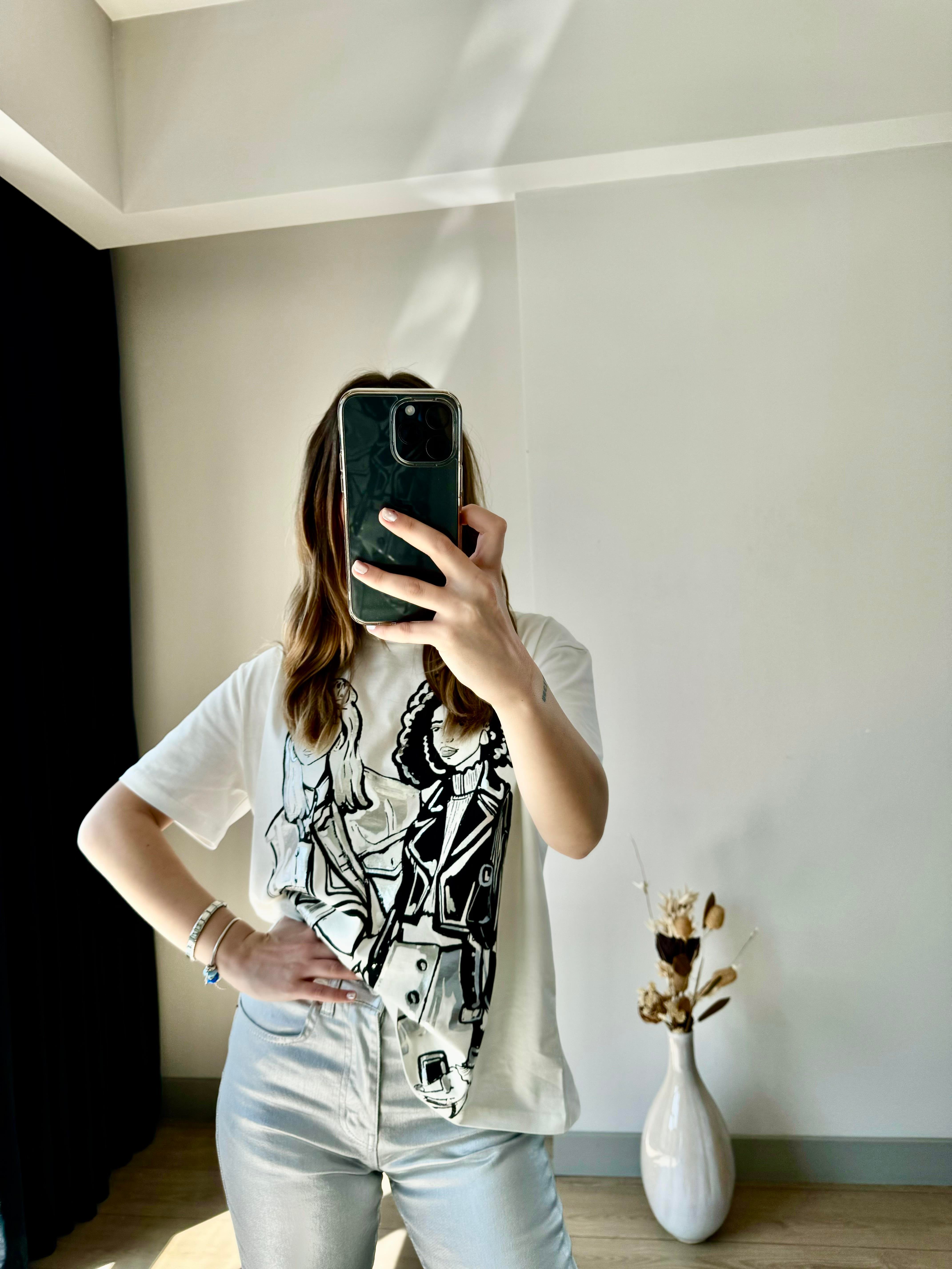 Kız Baskılı Bisiklet Yaka Gümüş Detay Ekru T-Shirt