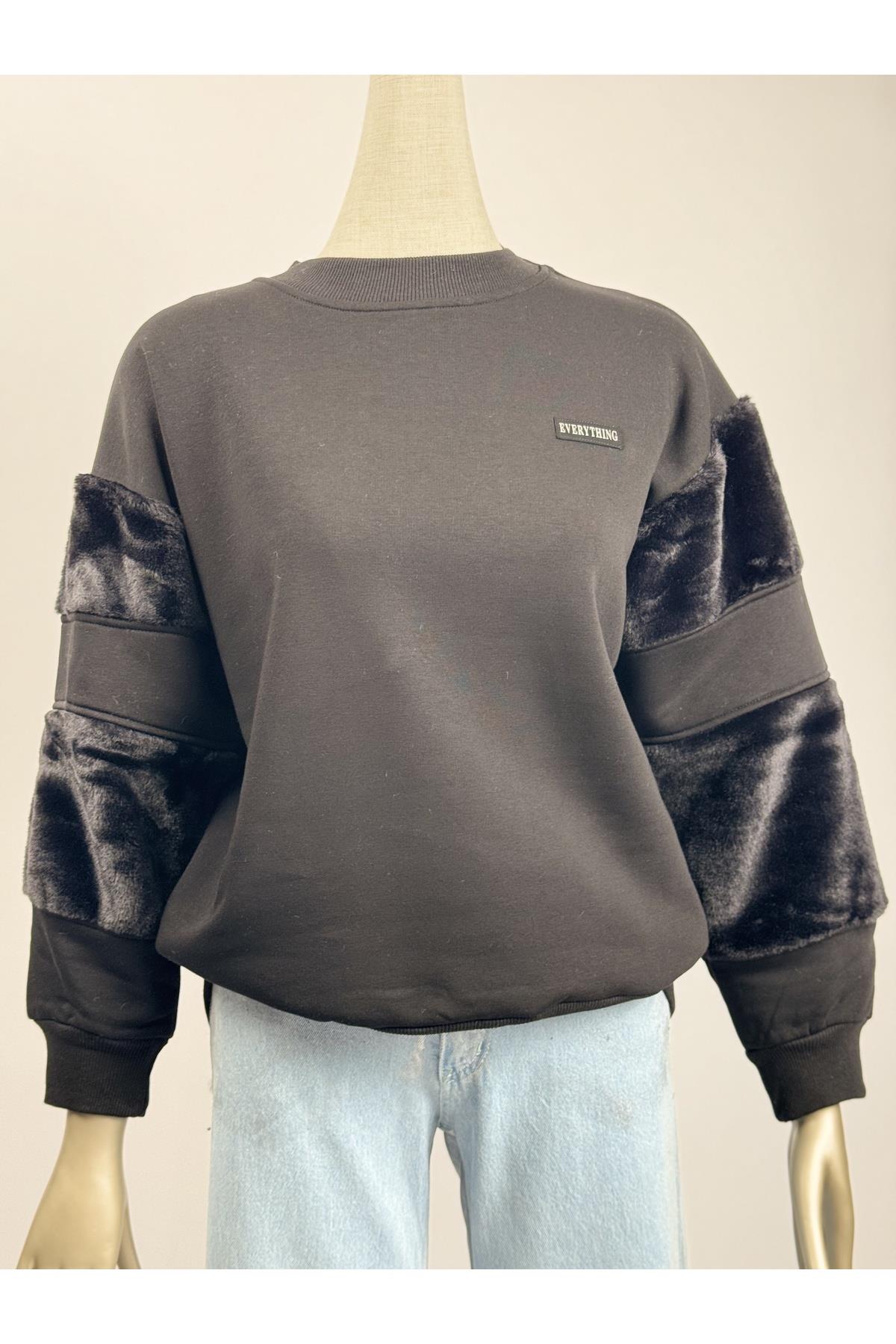 Kolları Peluş Detaylı Şardonlu Siyah Sweatshirt