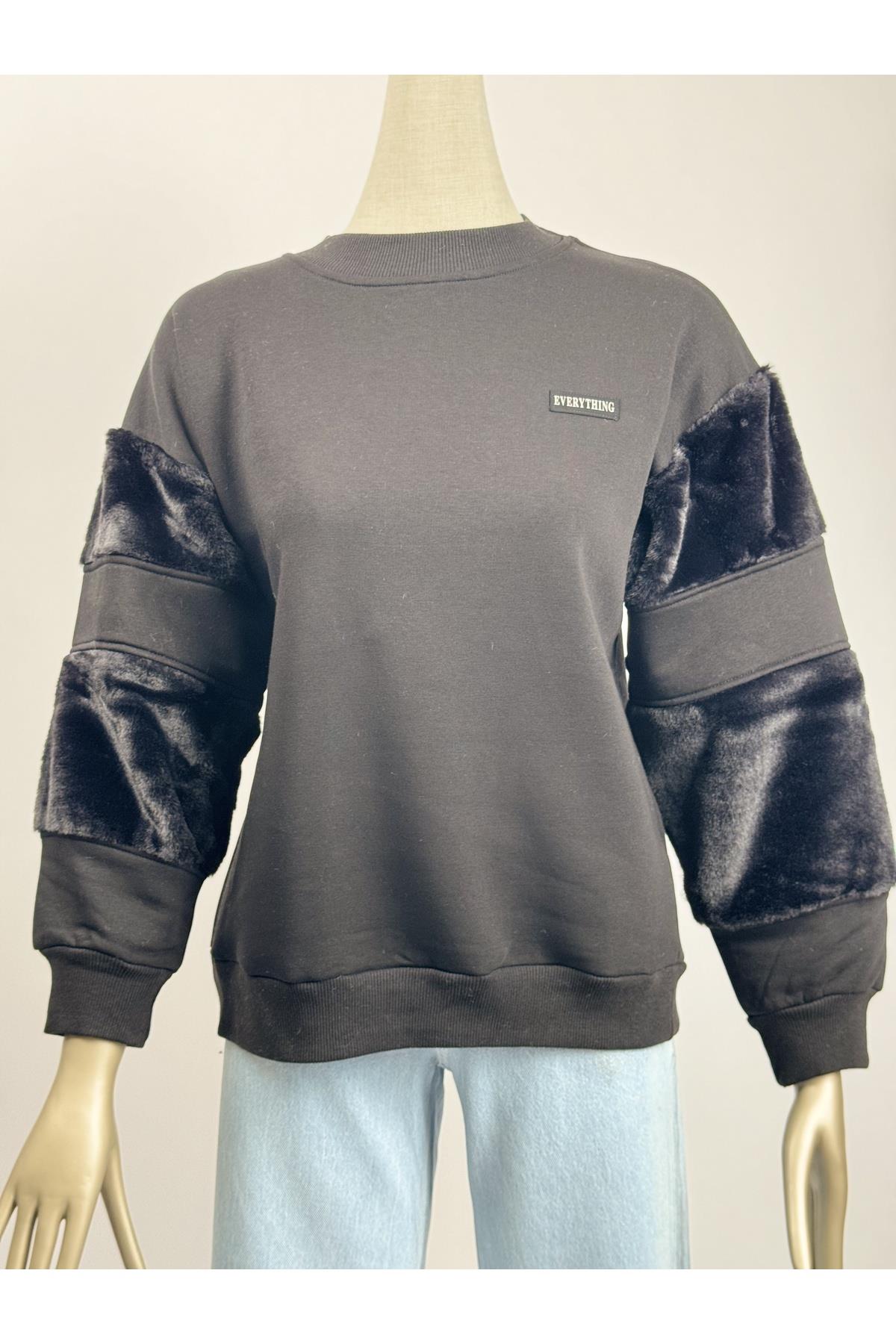 Kolları Peluş Detaylı Şardonlu Siyah Sweatshirt