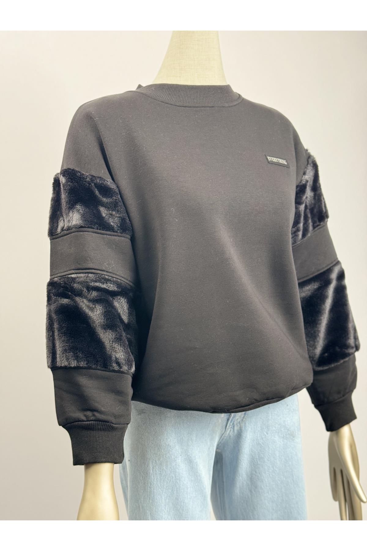 Kolları Peluş Detaylı Şardonlu Siyah Sweatshirt