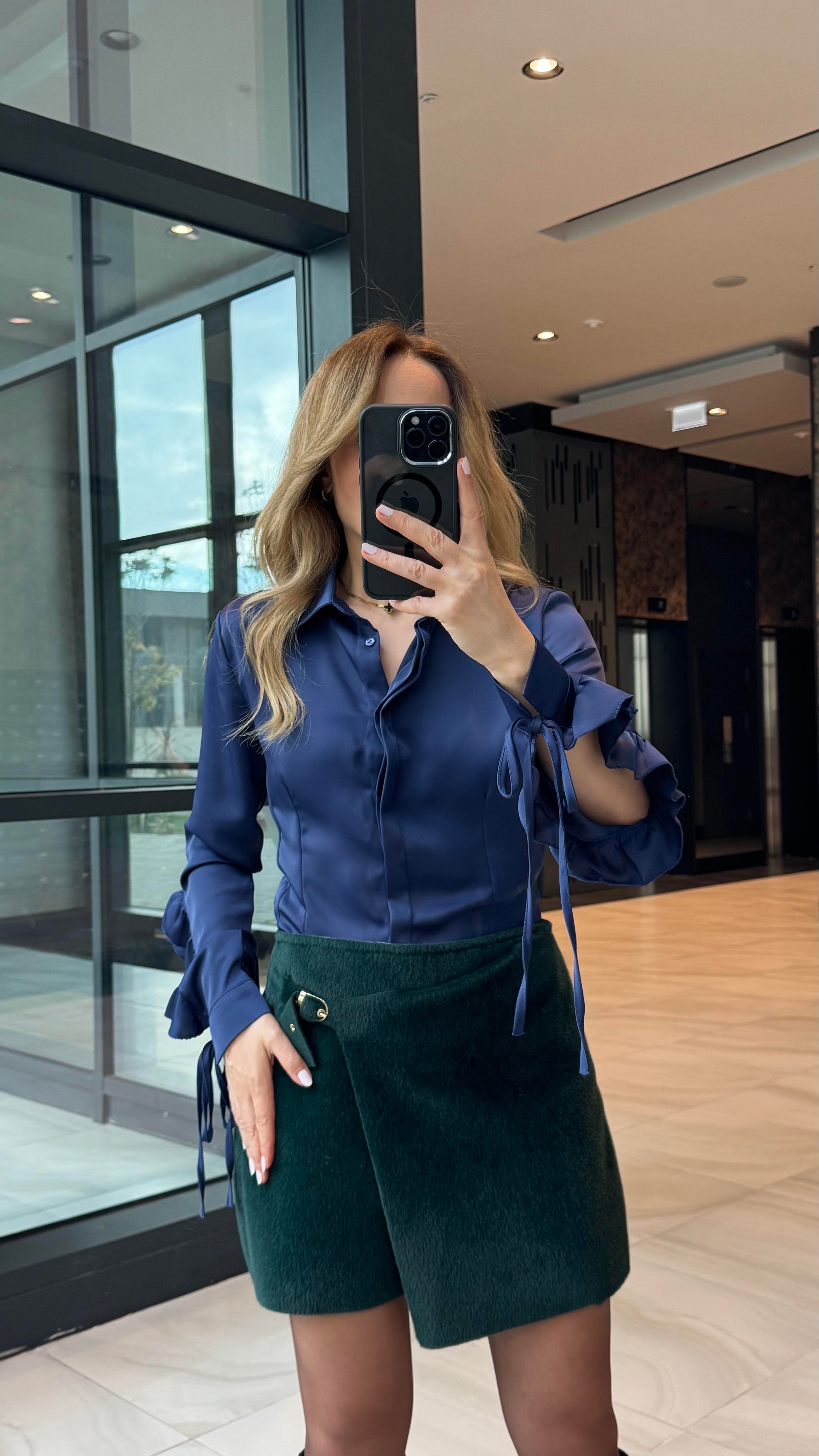 Lacivert Kolları Volan Detaylı Gömlek