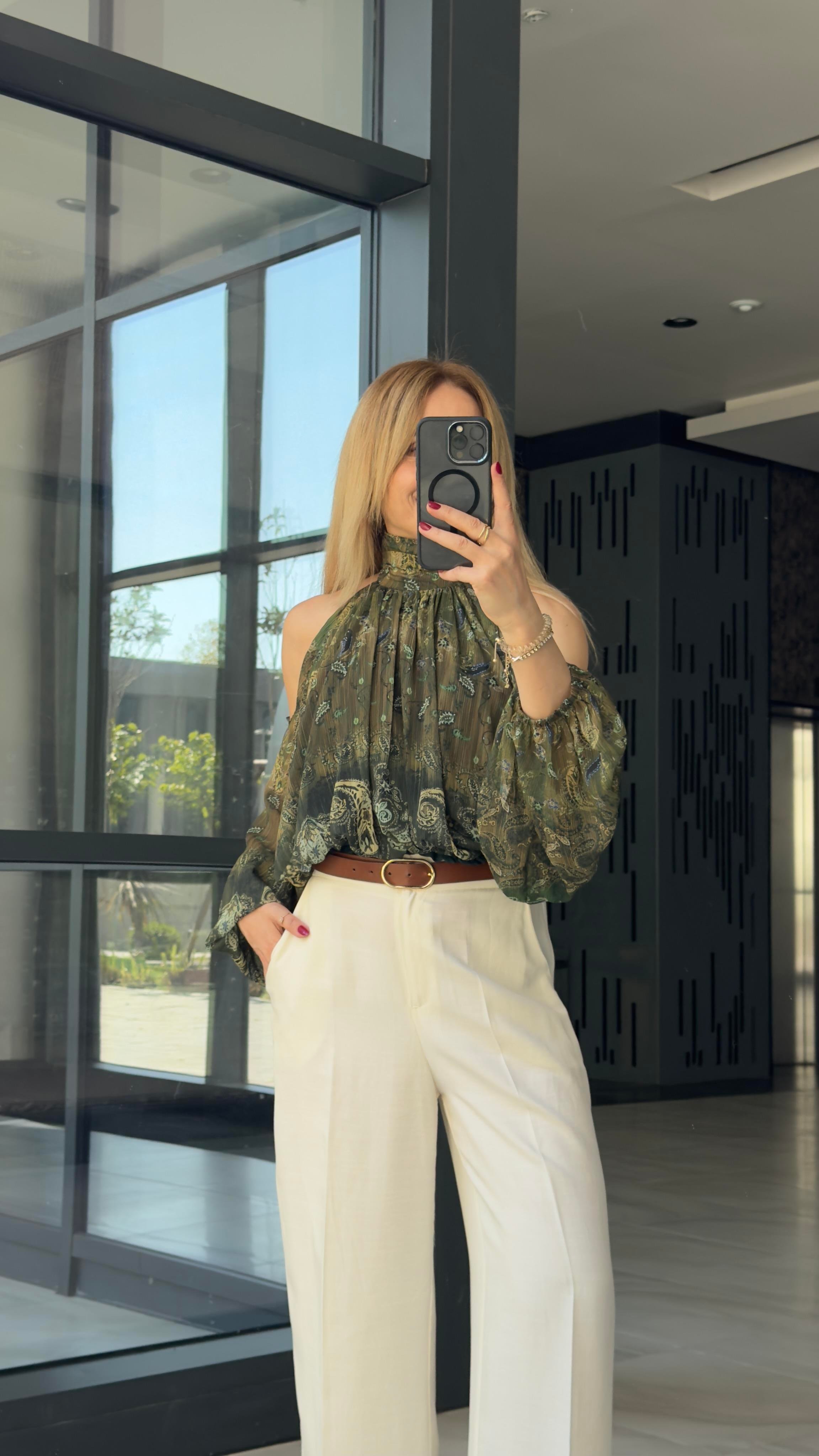 YEŞİL OMUZ DEKOLTE BLUZ