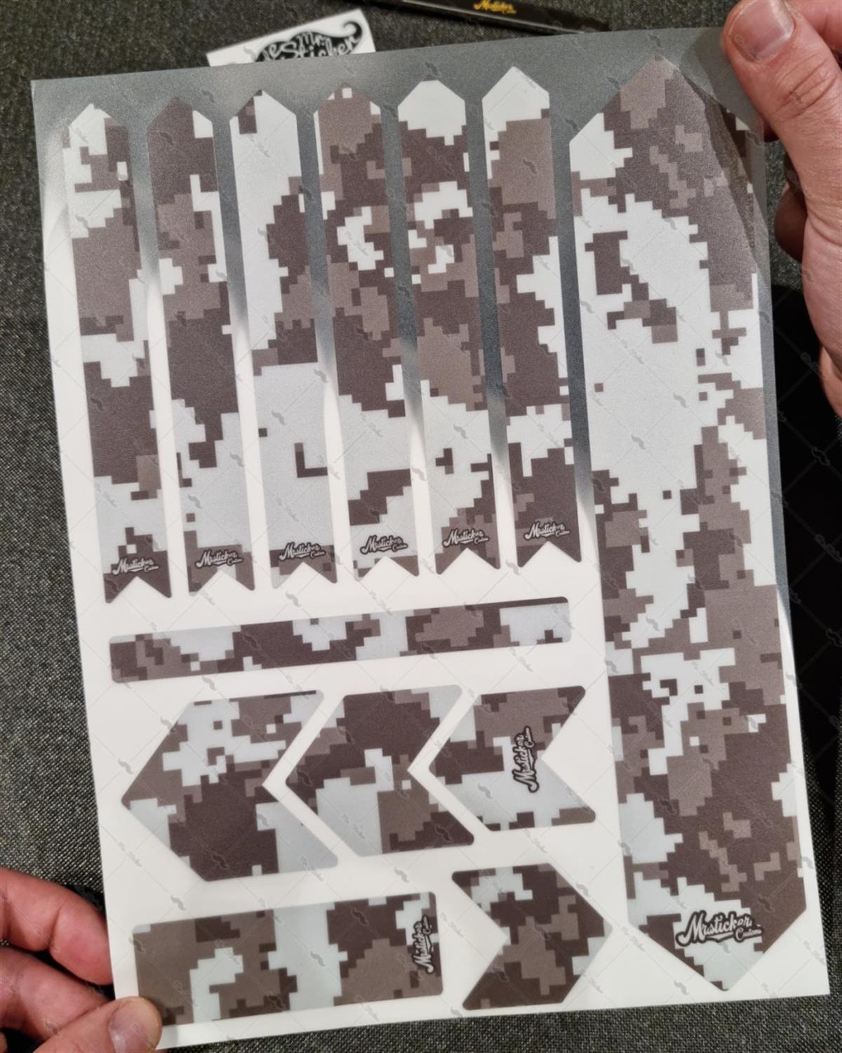 BCY26 Reflektif Cizilmeye Karsi Dayanikli Koruyucu Sticker Seti Pixel Kamuflaj Desen