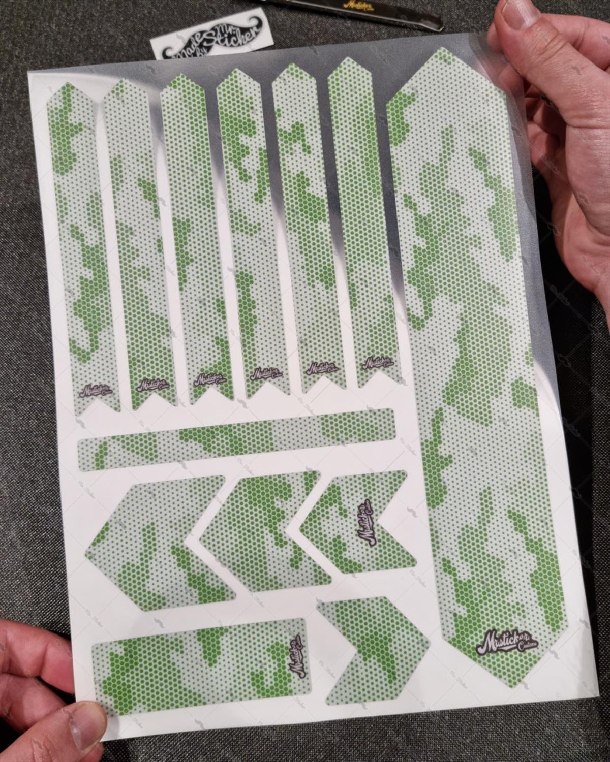 BCY38 Reflektif Cizilmeye Karsi Dayanikli Koruyucu Sticker Seti Petek Kamuflaj Desen Yesil Beyaz