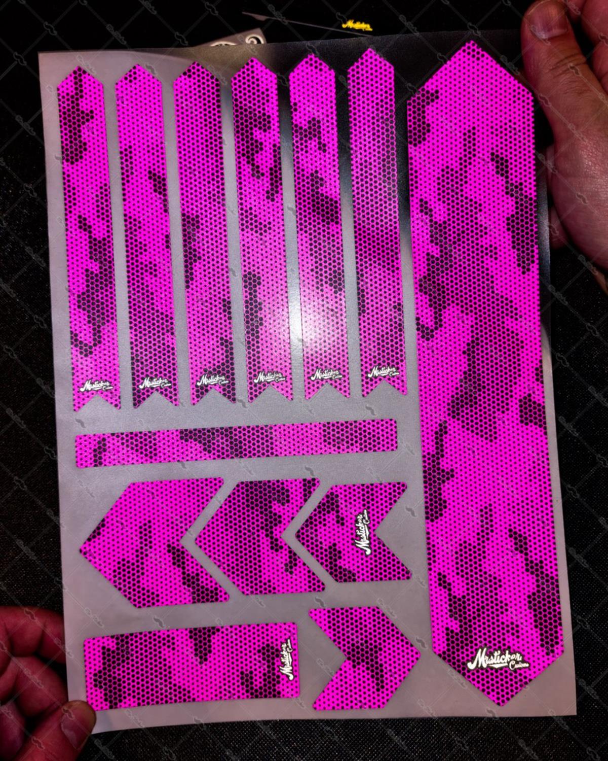 BCY39 Reflektif Cizilmeye Karsi Dayanikli Koruyucu Sticker Seti Petek Kamuflaj Desen Pembe Siyah
