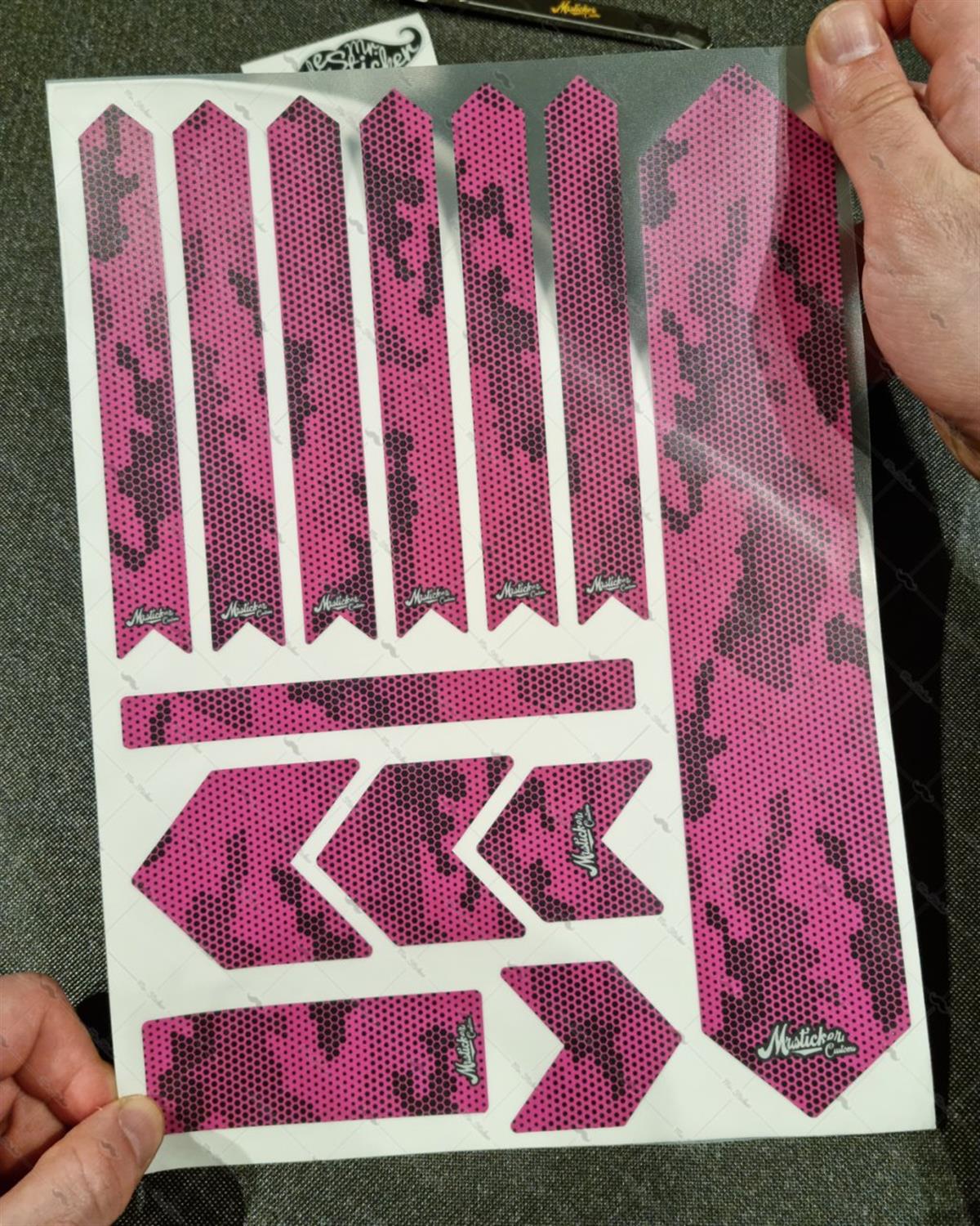 BCY39 Reflektif Cizilmeye Karsi Dayanikli Koruyucu Sticker Seti Petek Kamuflaj Desen Pembe Siyah