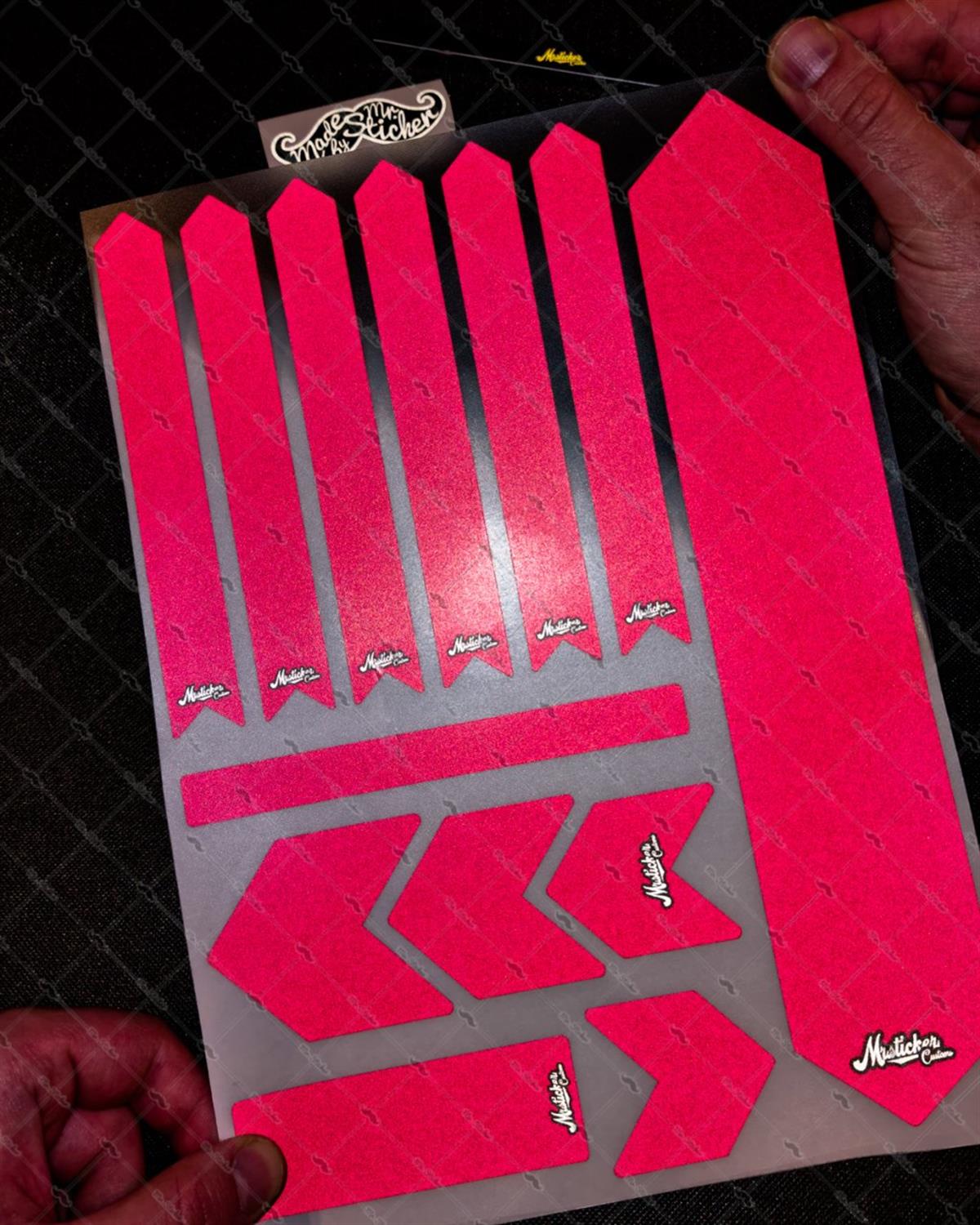 BCY45 Reflektif Cizilmeye Karsi Dayanikli Koruyucu Sticker Seti Kirmizi Renk