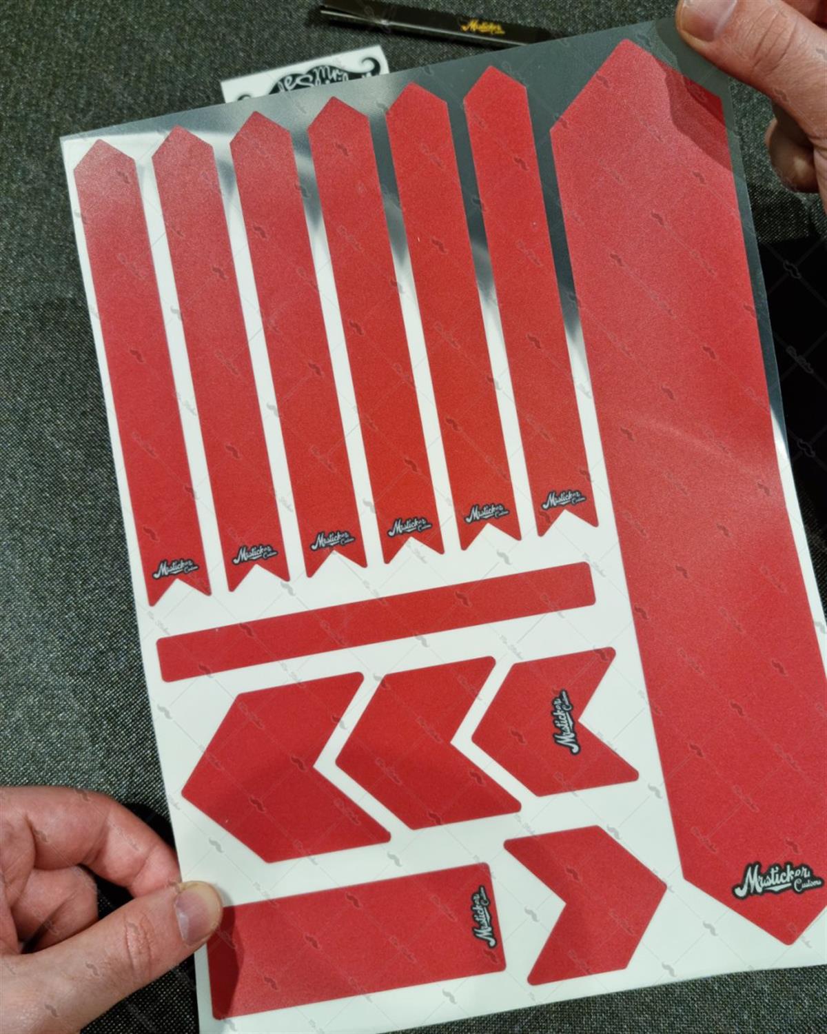 BCY45 Reflektif Cizilmeye Karsi Dayanikli Koruyucu Sticker Seti Kirmizi Renk