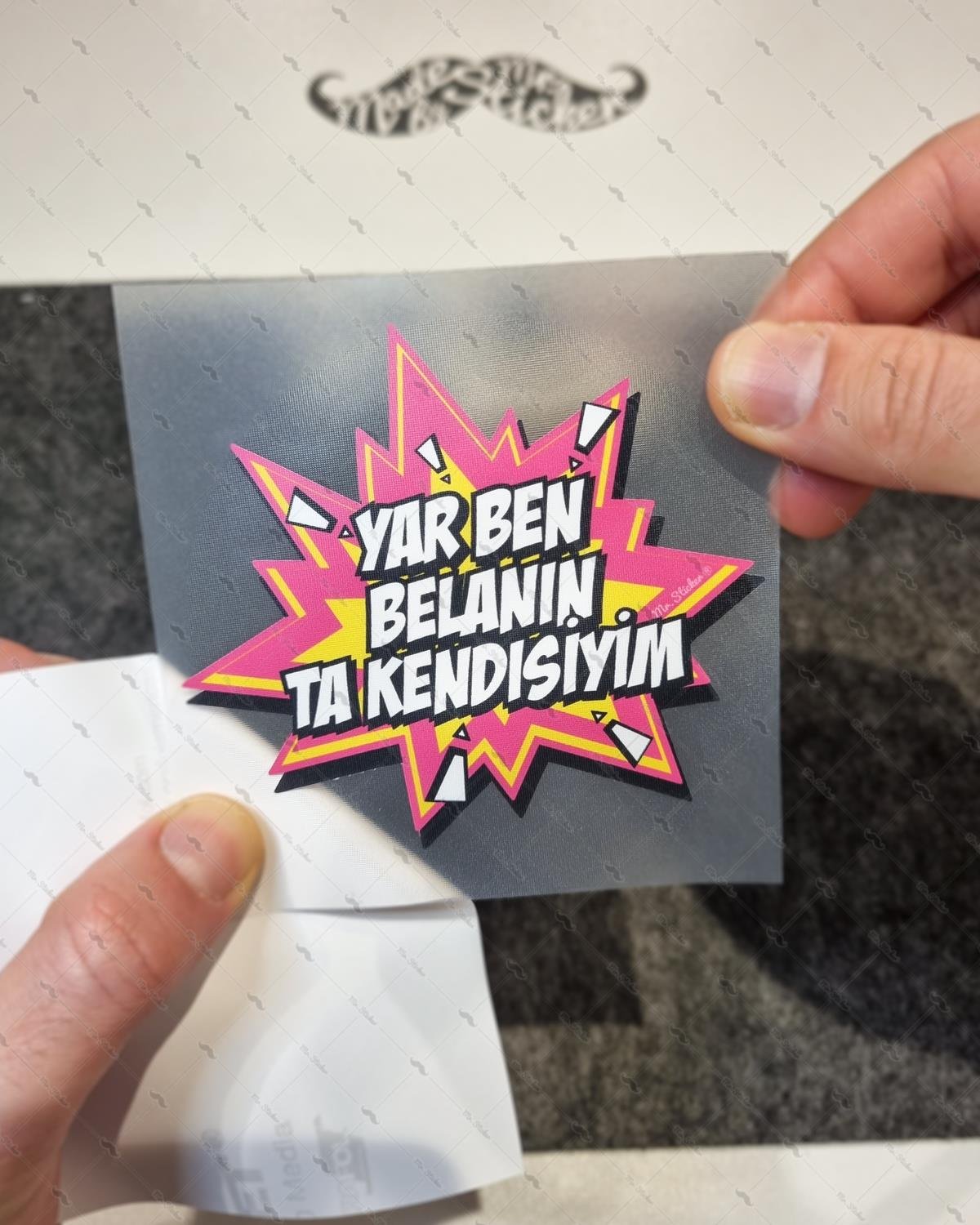 ESP3 Ben Belanin Kendisiyim Yazili Cizgi Roman Efekti Etiketi
