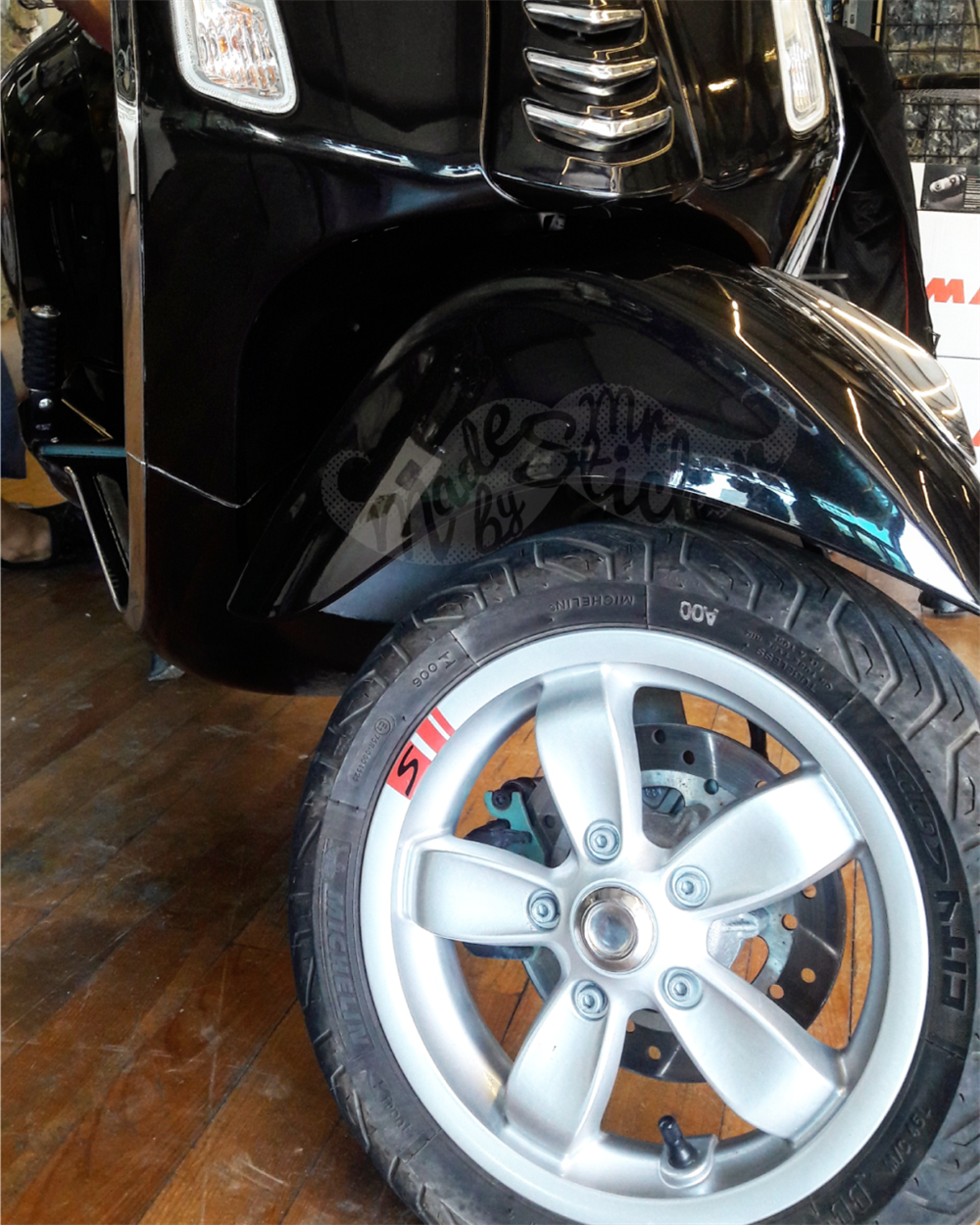 RFHLM83 Vespa Jant Sticker Seti - 4 ad Jant Uzeri Kirmizi Renk