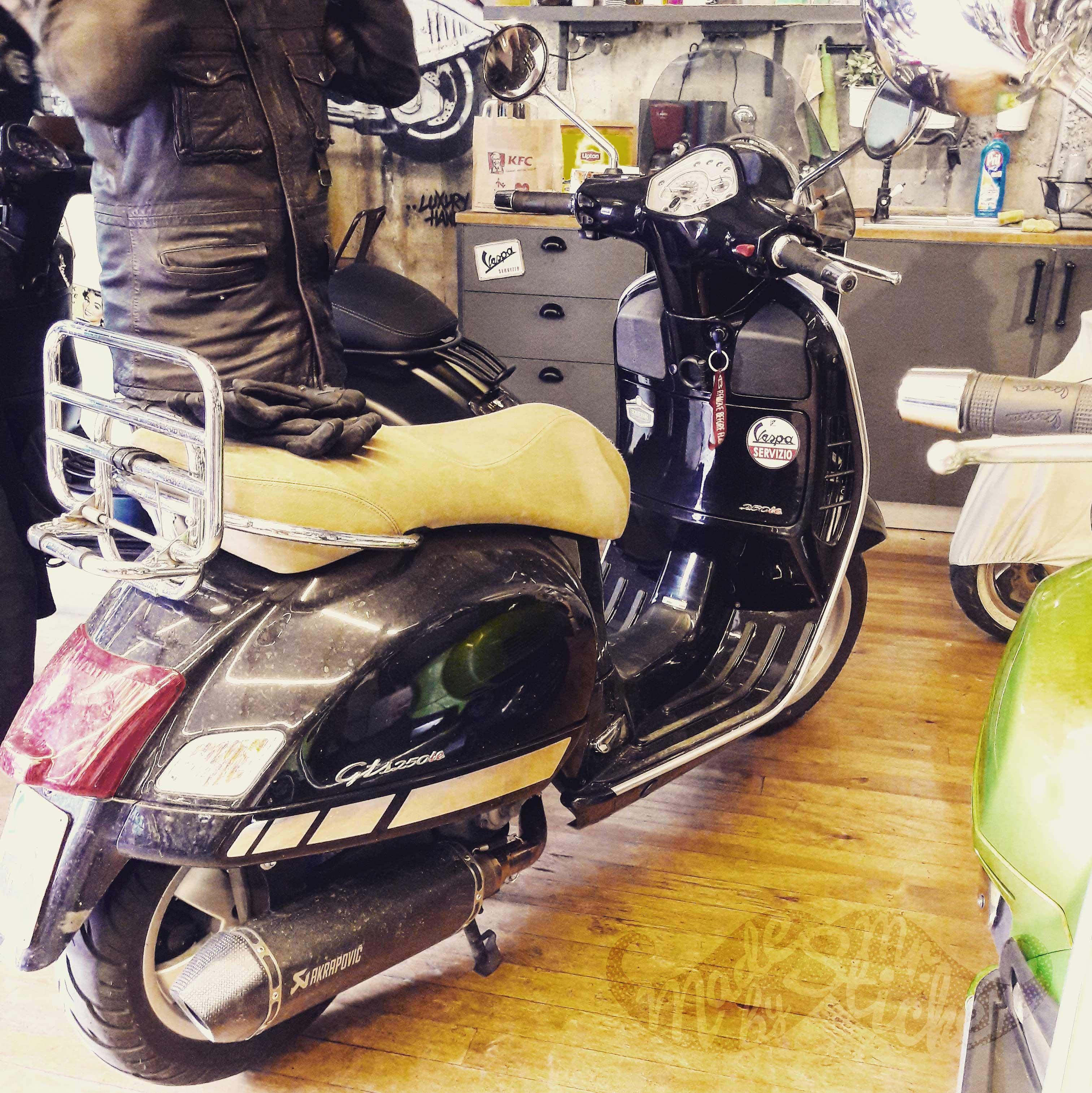 STS11 Parlak Krom Renk Vespa GTS250 GTS300 Yan Cita Sticker Seti