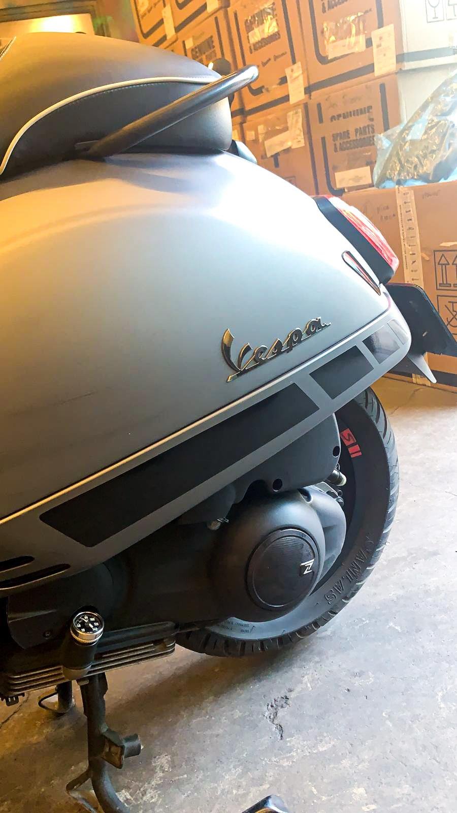 STS8 Siyah Vespa GTS250 GTS300 Uyumlu Yan Çıta Sticker Seti