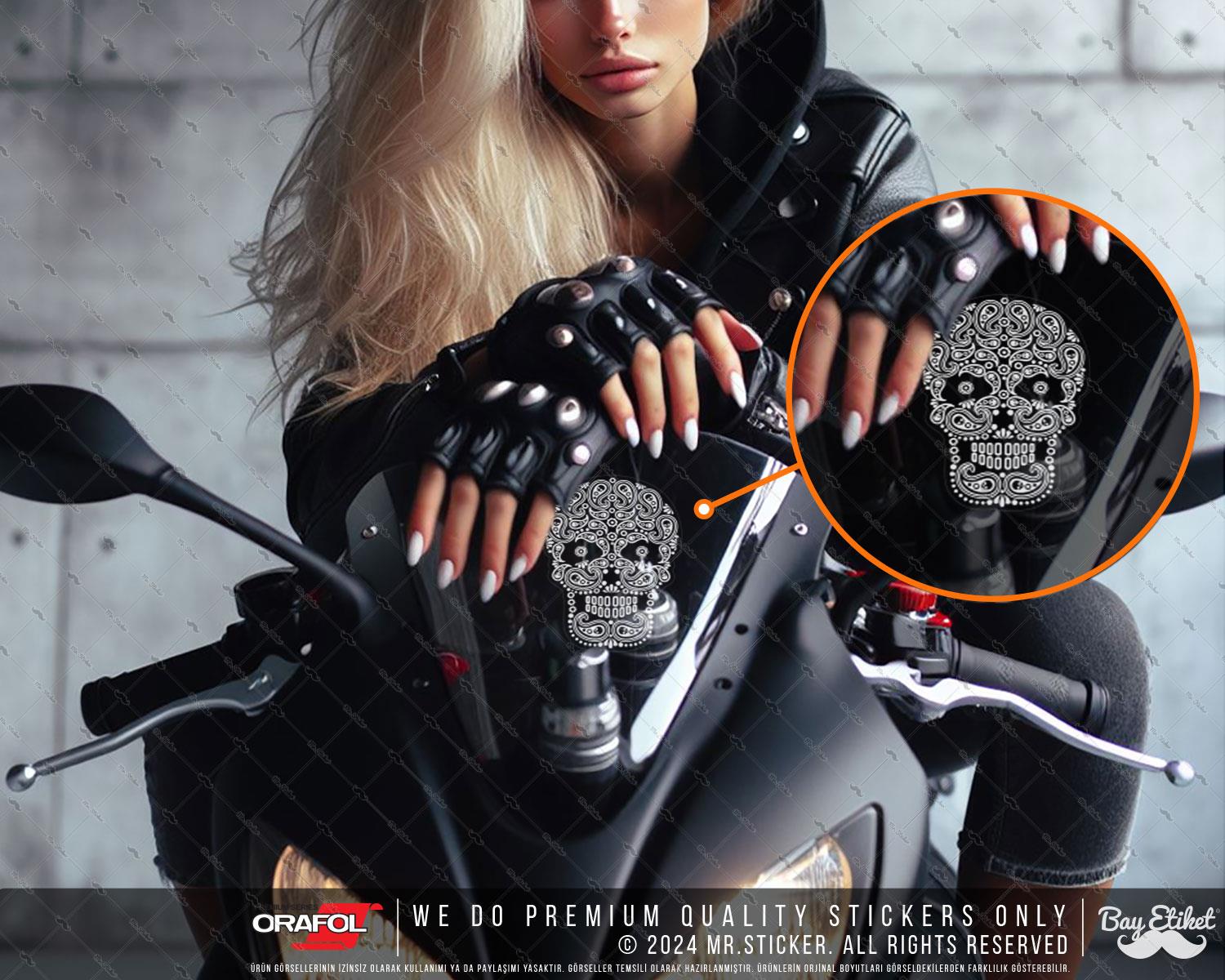 TWT17 Beyaz Motif Çalışma Kurukafa Etiketi Şeffaf Sticker