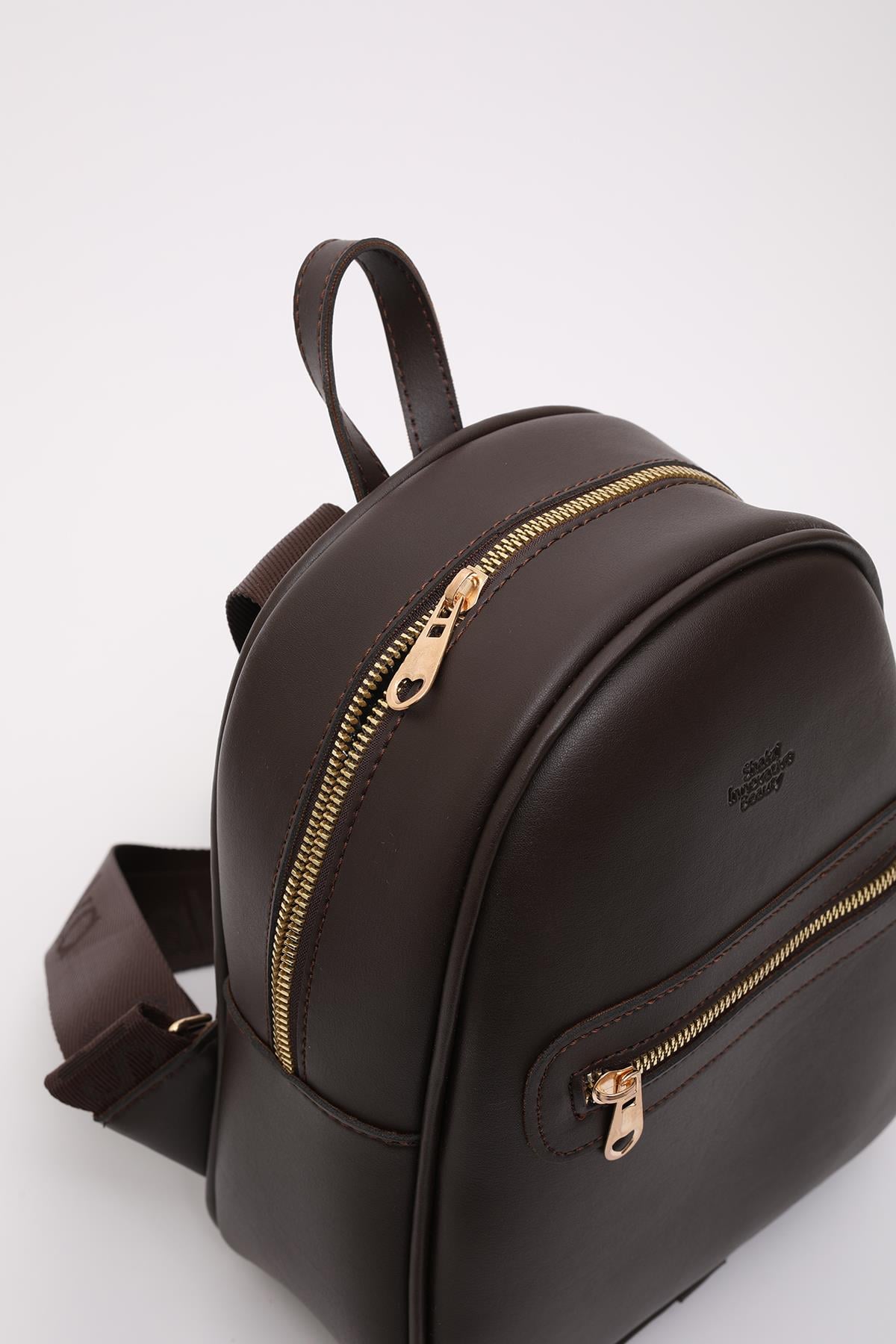 Kahve Rengi Shk200 Suni Deri 2 Bölmeli Fermuarlı Yazılı Kolon Askılı Sırt Çantası U:26 E:22 G:9 cm