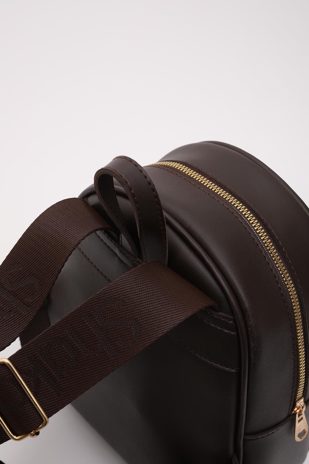 Kahve Rengi Shk200 Suni Deri 2 Bölmeli Fermuarlı Yazılı Kolon Askılı Sırt Çantası U:26 E:22 G:9 cm