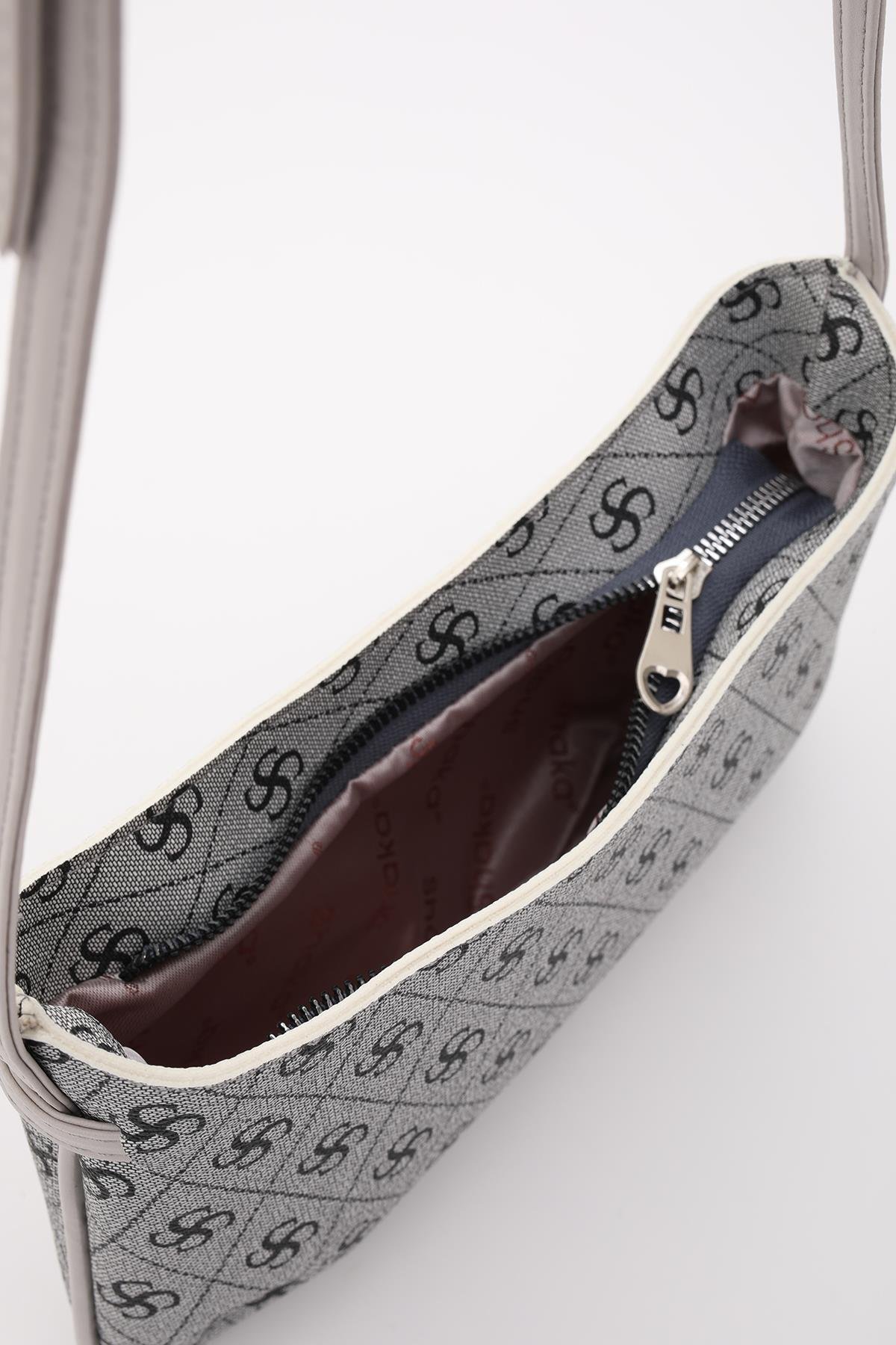 Monogram Baskılı Gri Shk129 Suni Deri Astarlı Fermuarlı Ayarlanabilir Askılı El, Kol ve Omuz Çantası U:14 E:26 G:4 cm