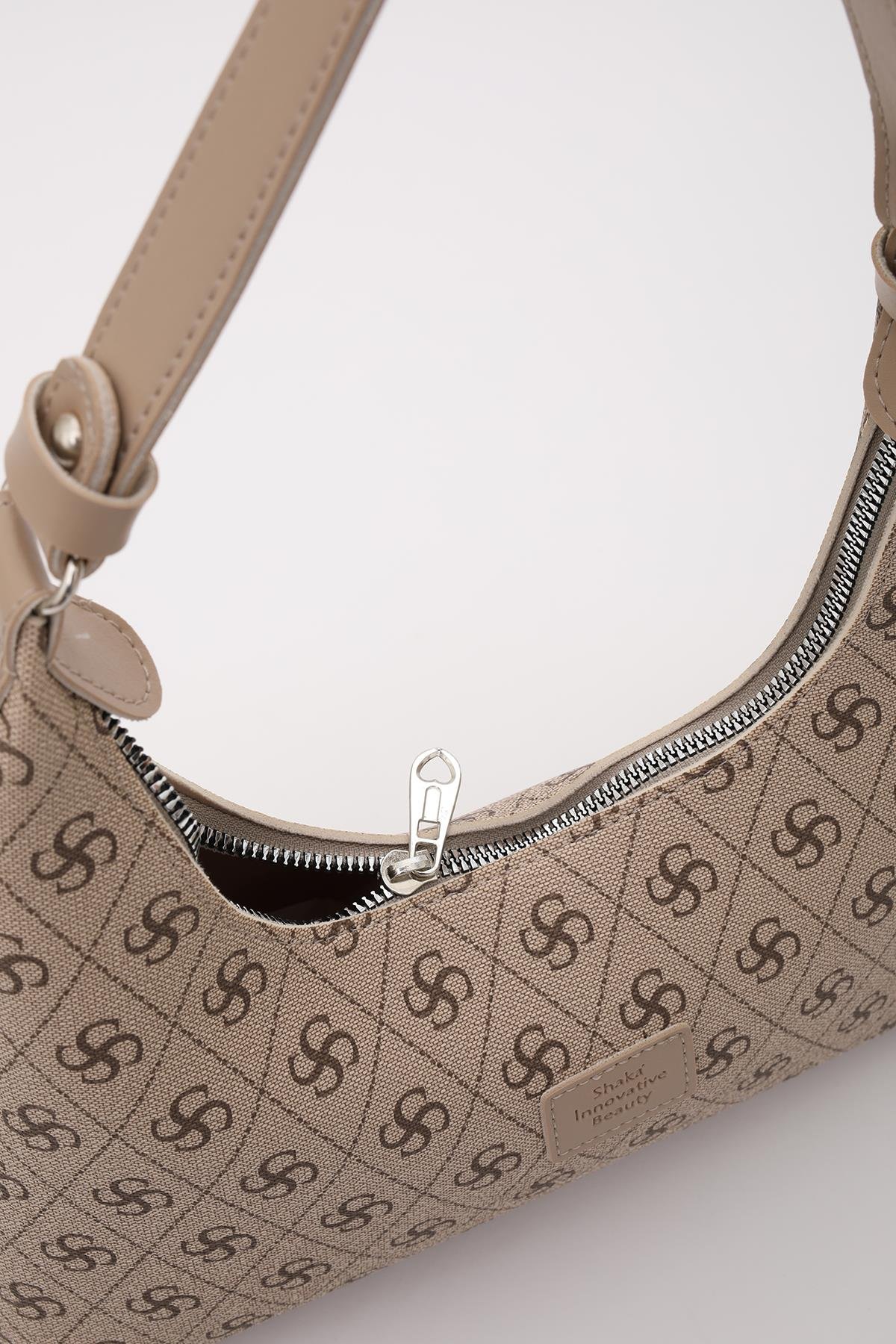Monogram Baskılı Vizon Shk82 Baget Model Tek Bölmeli Kadın Suni Deri Kol ve Omuz Çantası U:17 E:30 G:7