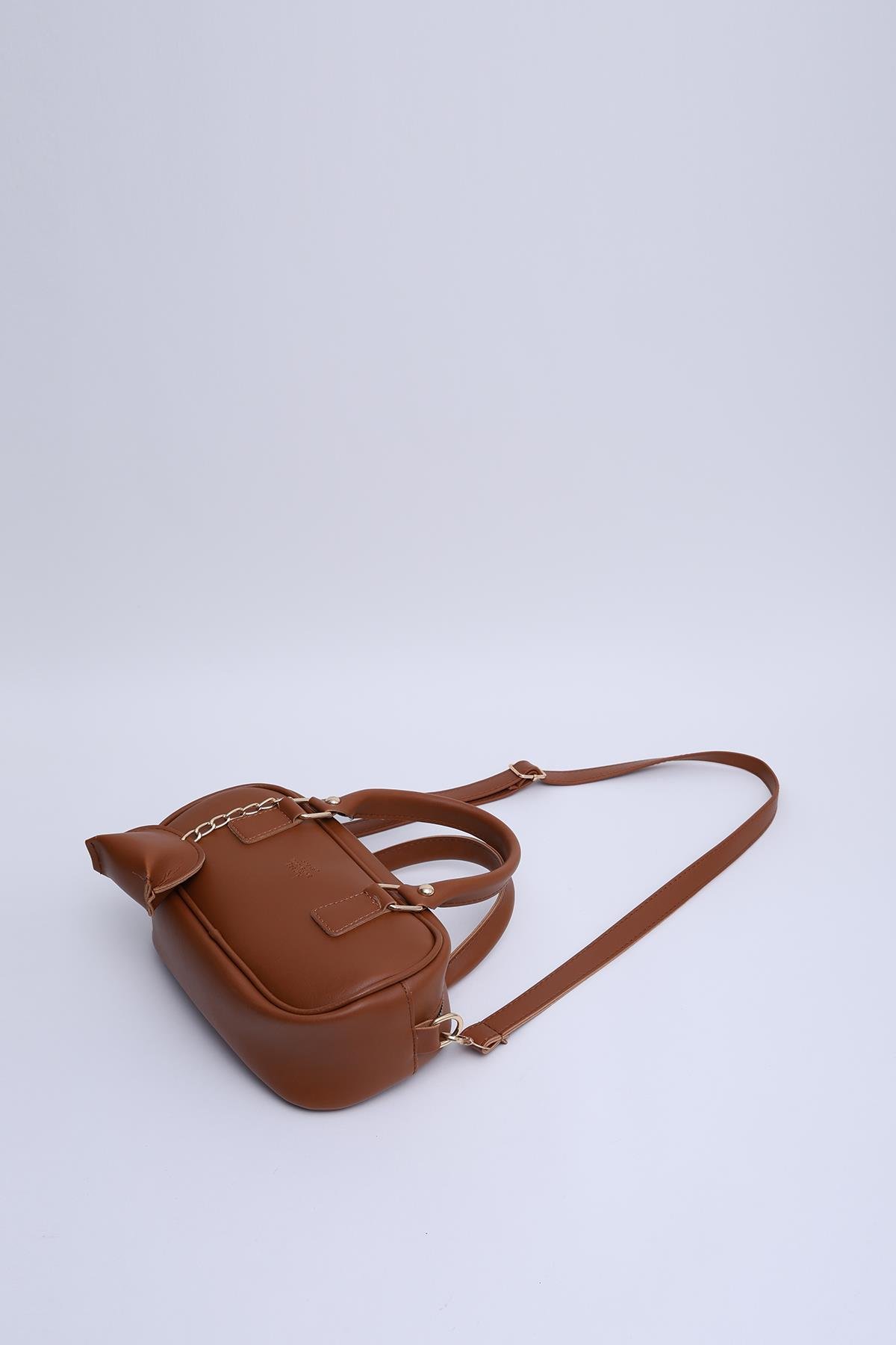 Taba Shk207 Suni Deri Charm Detaylı Fermuarlı Ayarlanabilir Askılı El, Kol ve Omuz Çantası U:14 E:24 G:8 cm