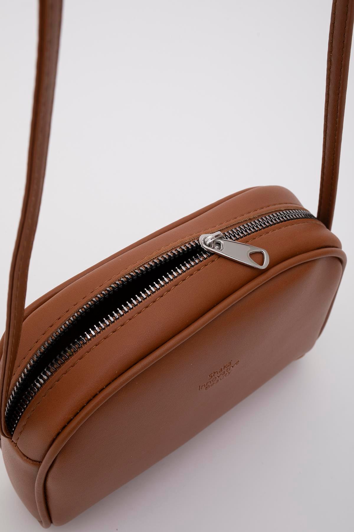 Taba Shk25 Mini Urban Çapraz Askılı Tek Bölmeli Suni Deri Kol ve Omuz Çantası U:19 E:13 G:4 cm